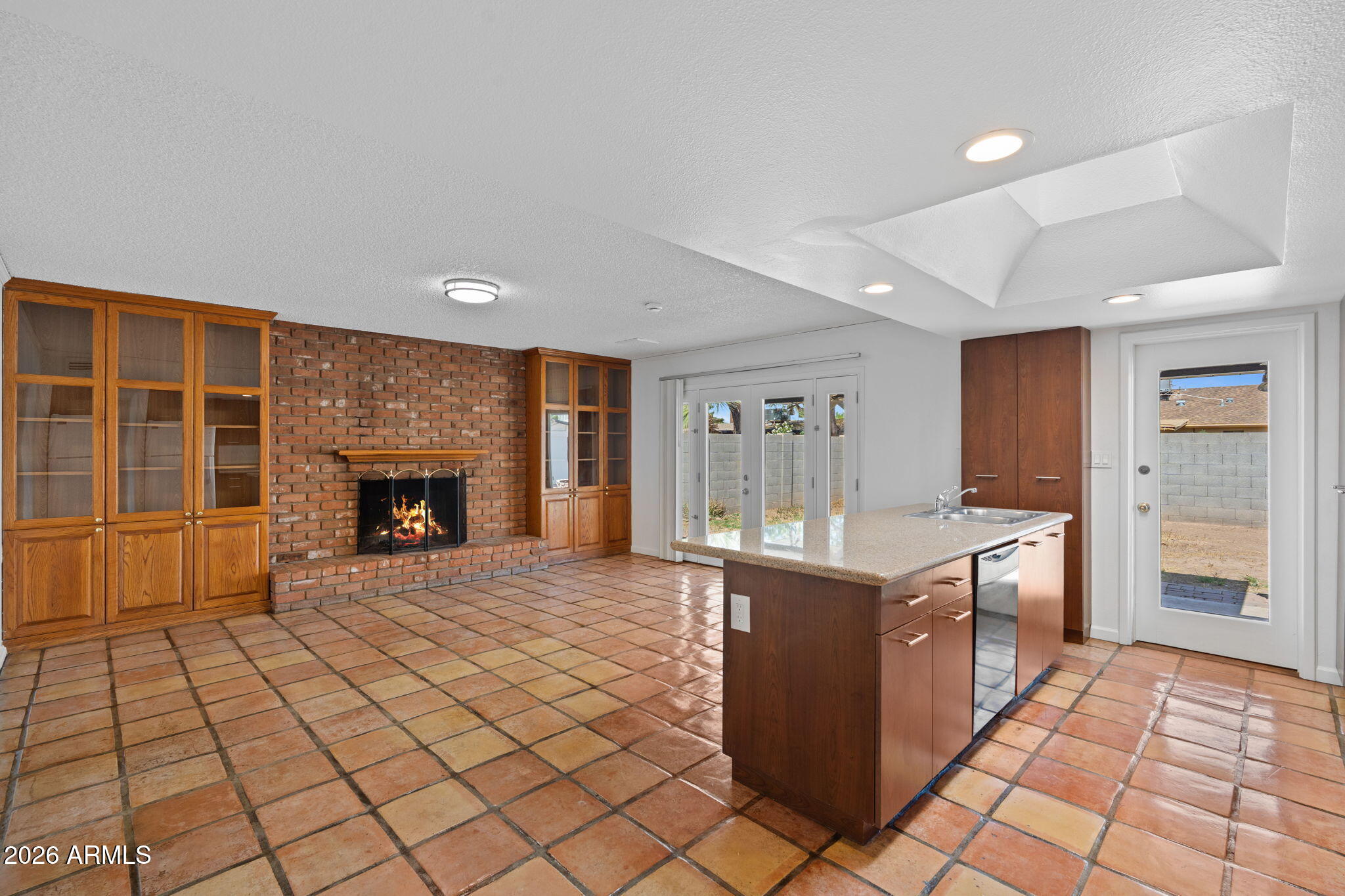 1664 E DEL RIO Drive