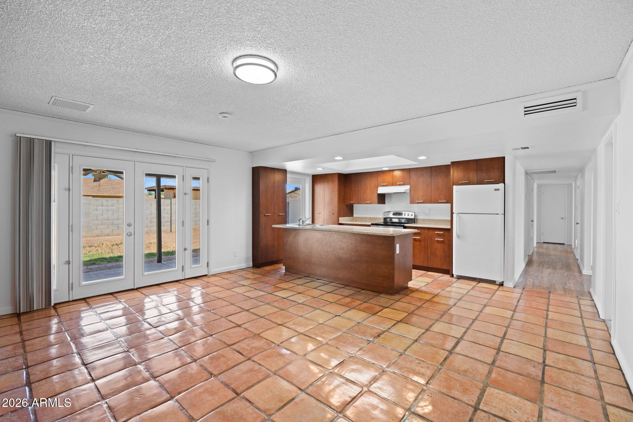 1664 E DEL RIO Drive