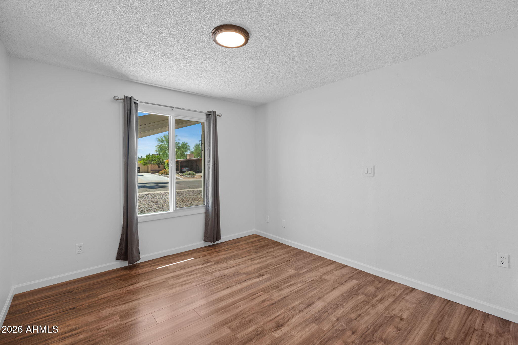 1664 E DEL RIO Drive