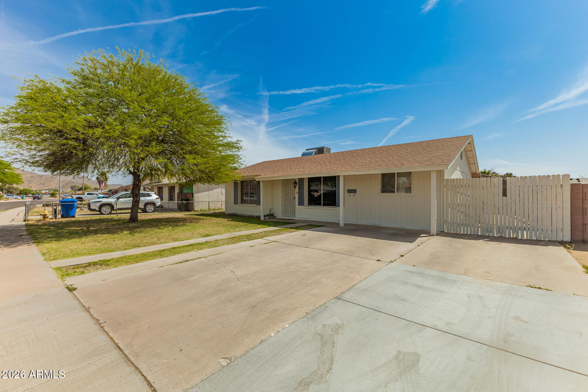 2347 W POINSETTIA Drive N