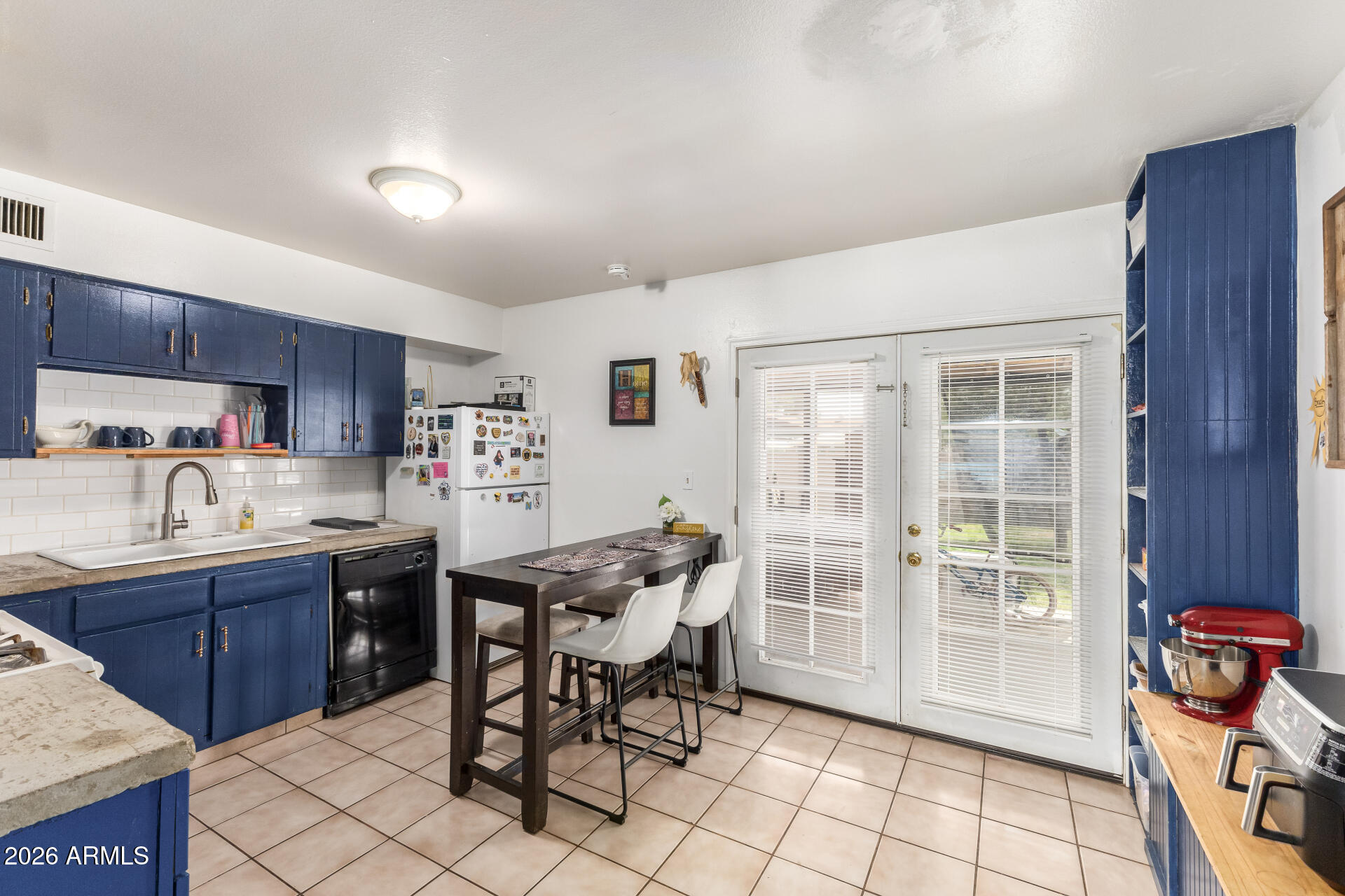 2347 W POINSETTIA Drive N