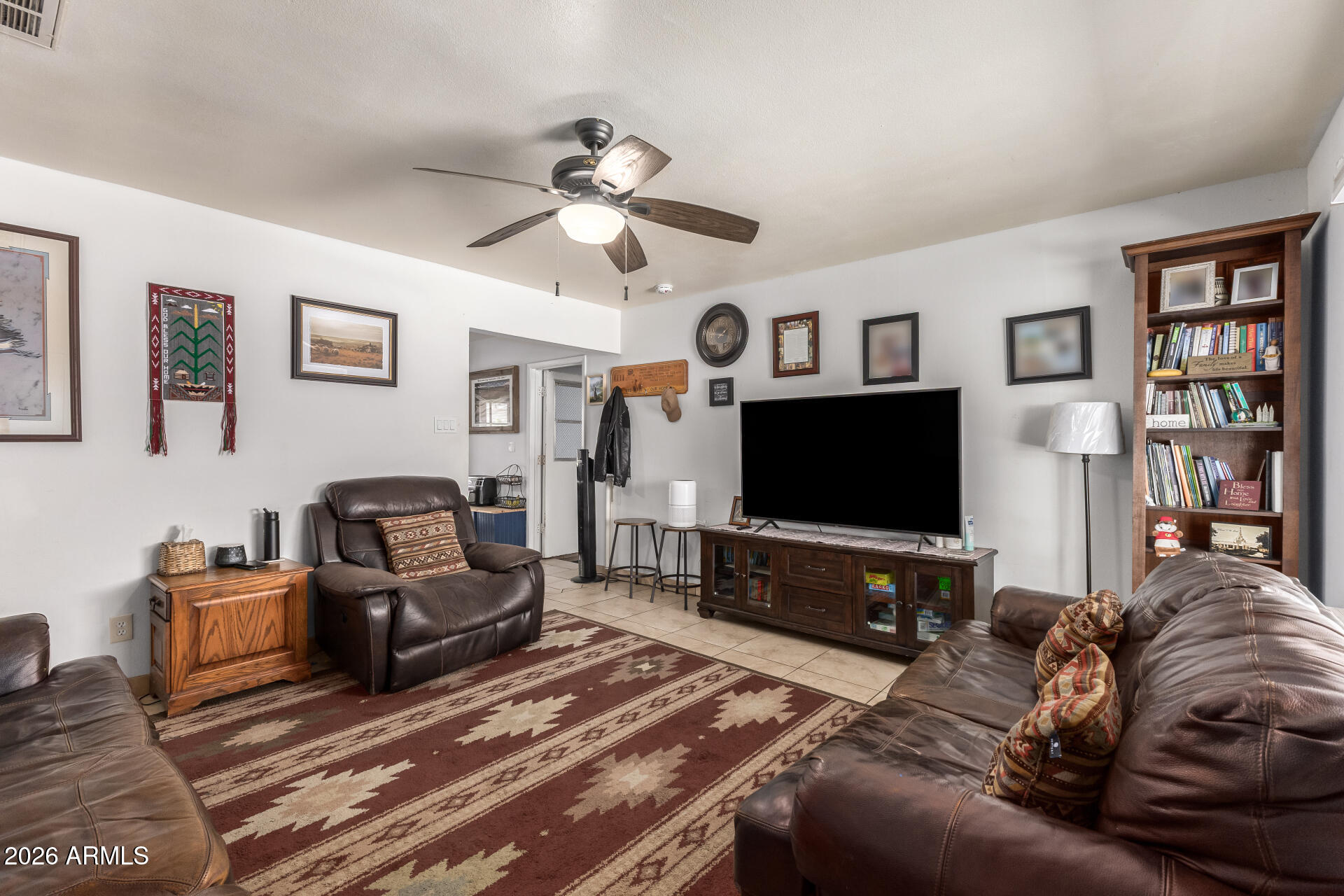 2347 W POINSETTIA Drive N