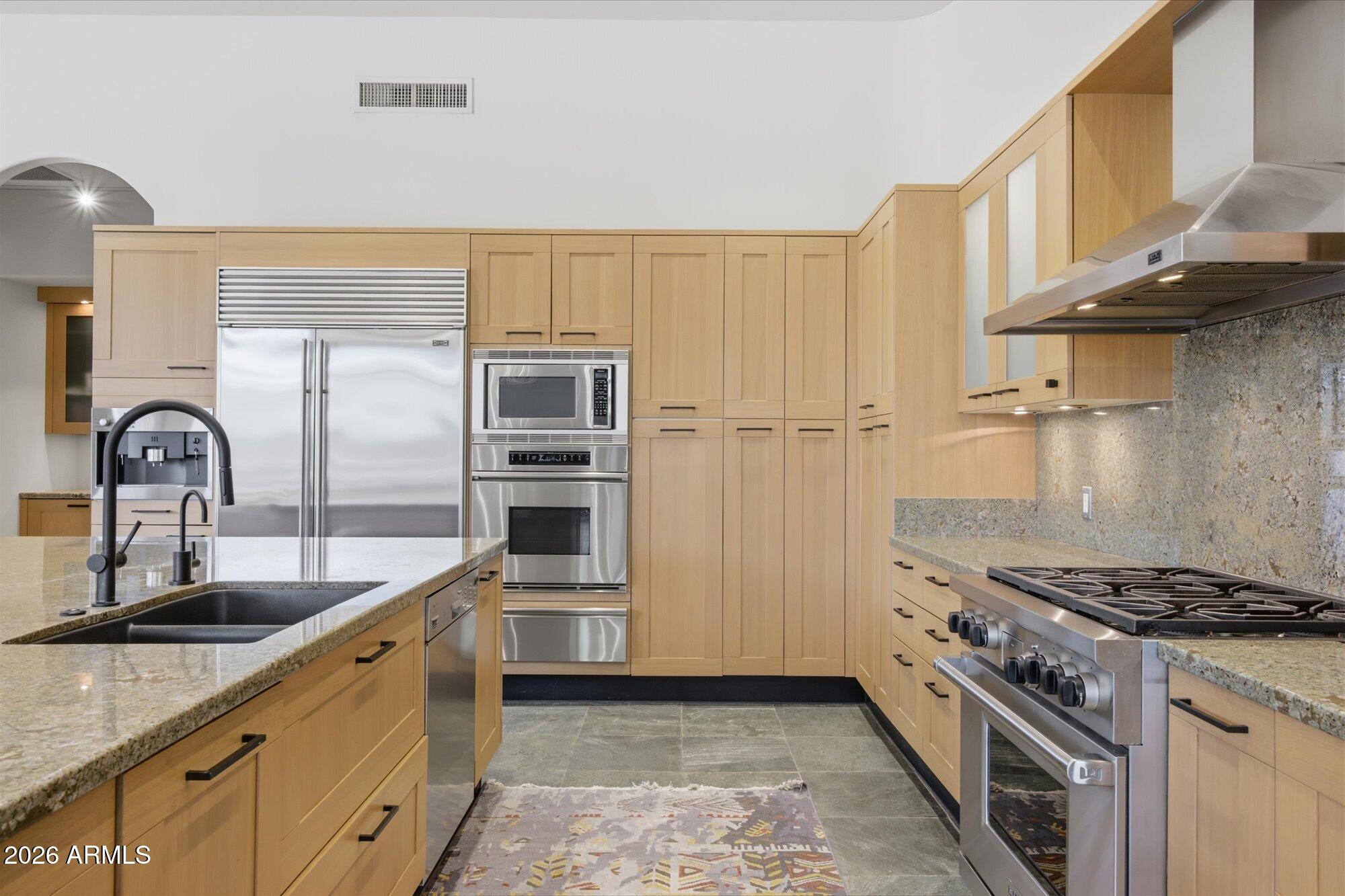 12734 E APPALOOSA Place