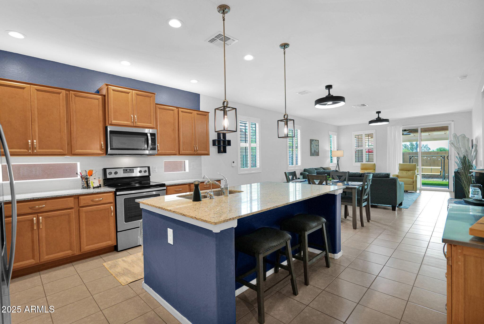 455 N RAINBOW Way