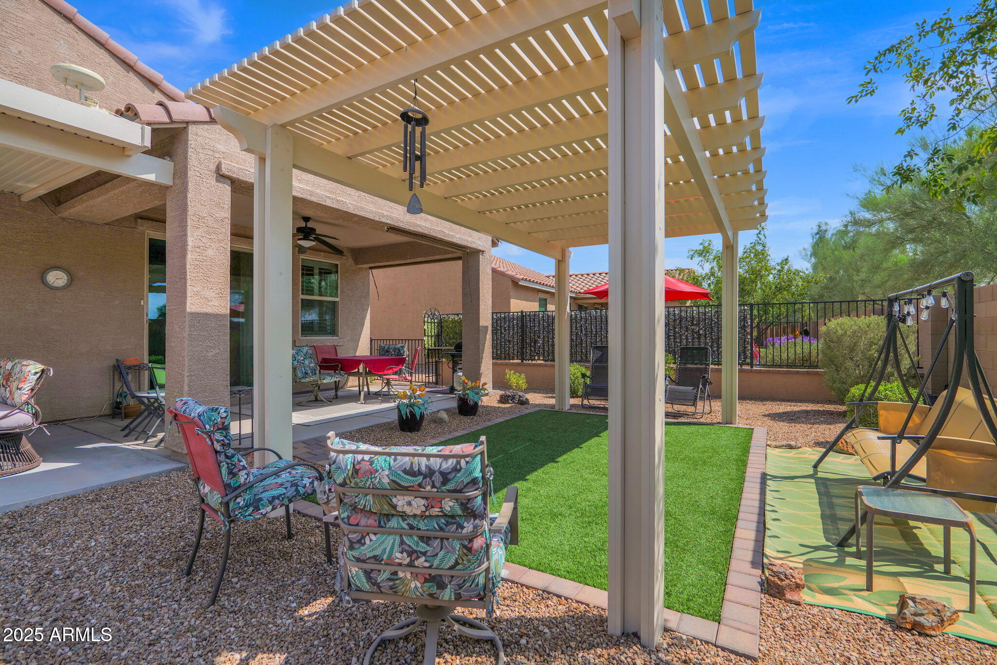 455 N RAINBOW Way