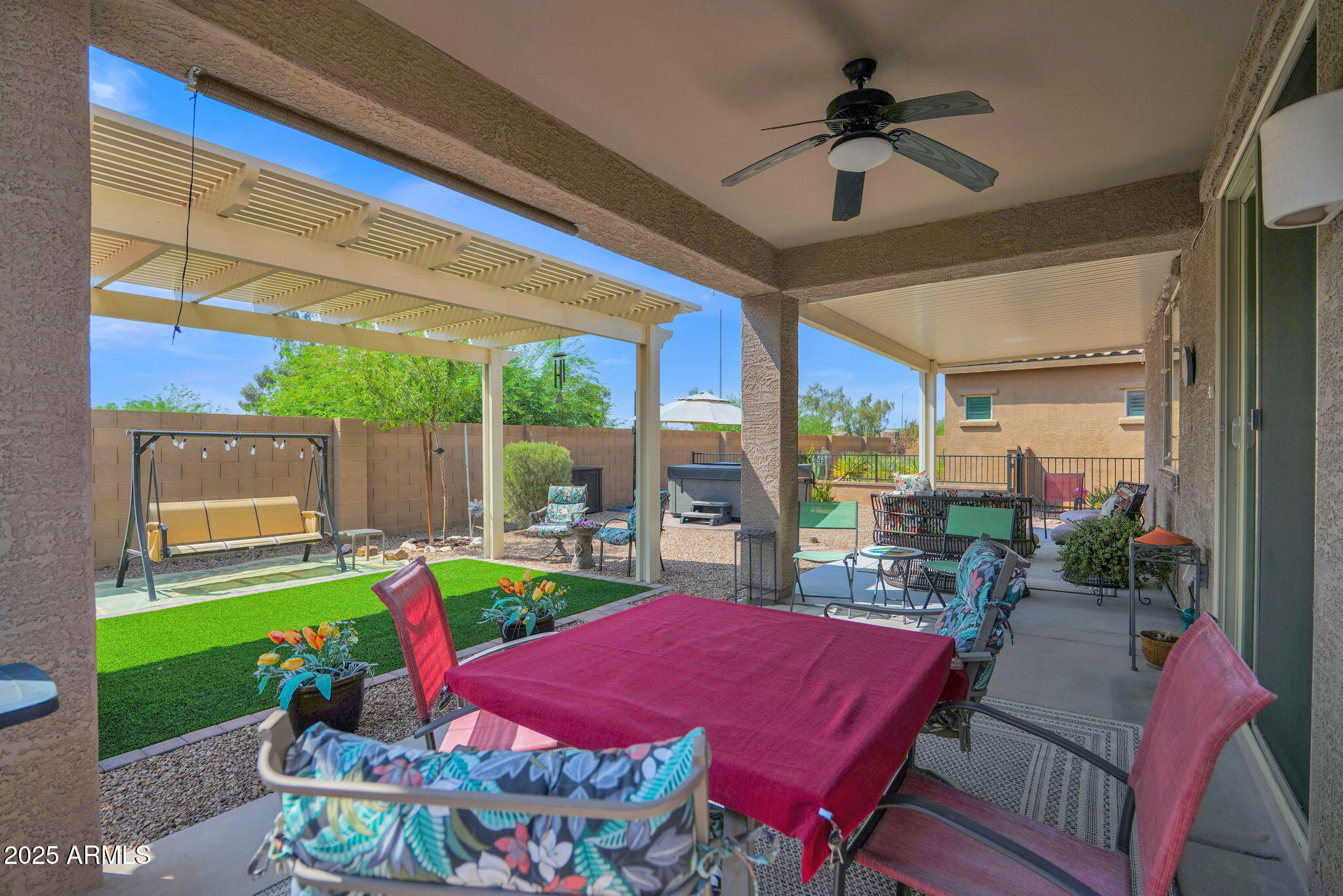 455 N RAINBOW Way