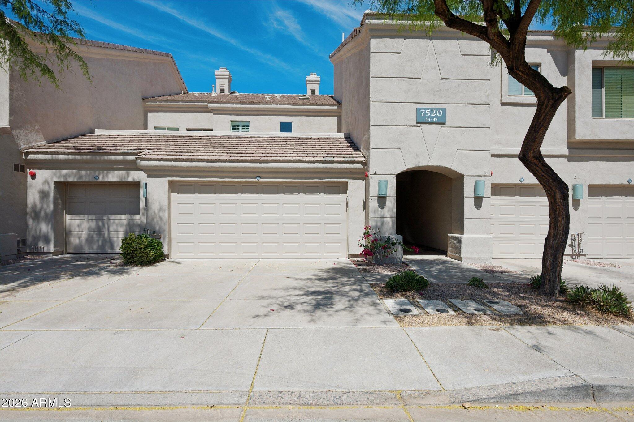 7520 E EARLL Drive 44