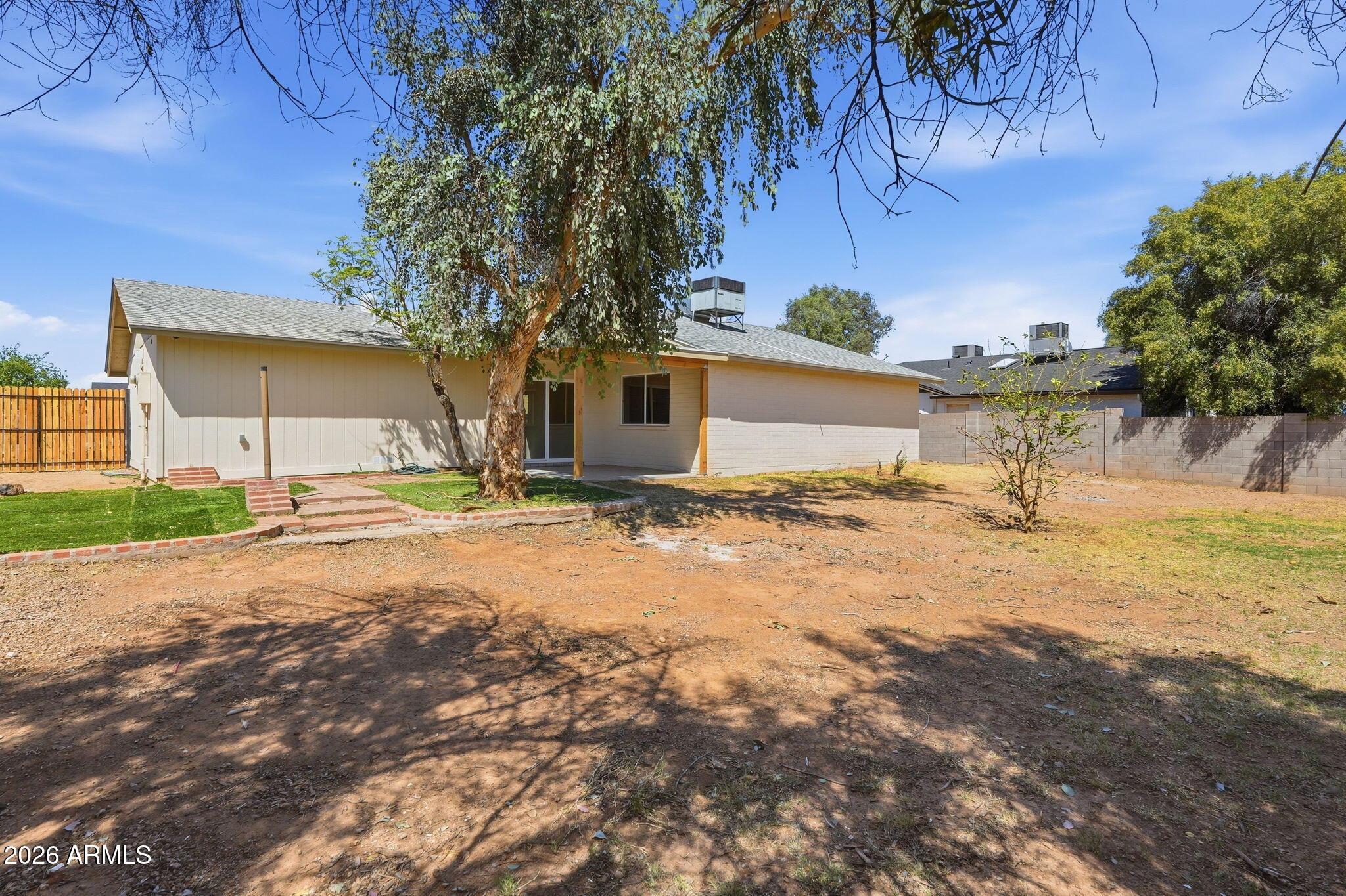 1327 W PIUTE Avenue