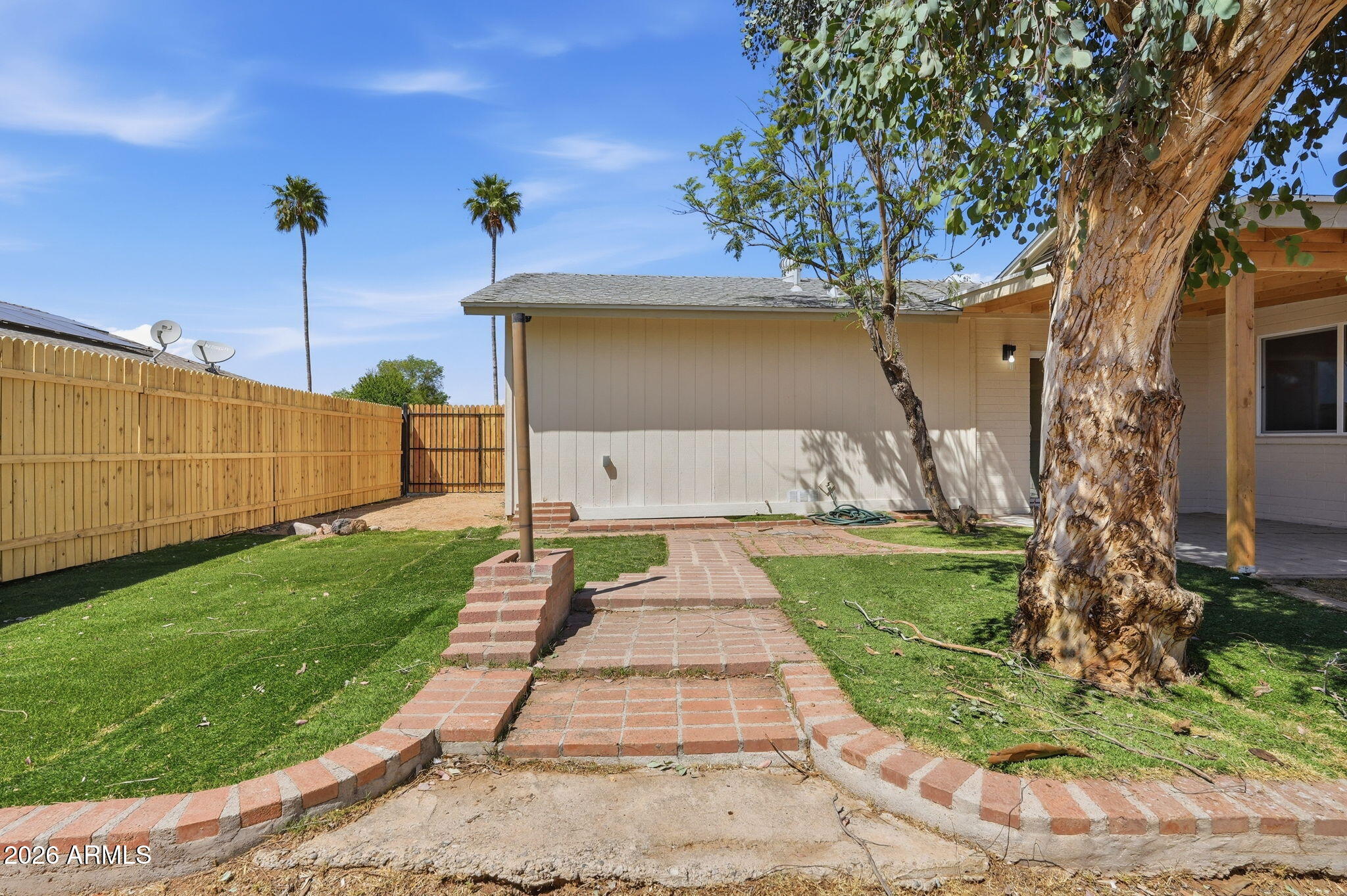 1327 W PIUTE Avenue