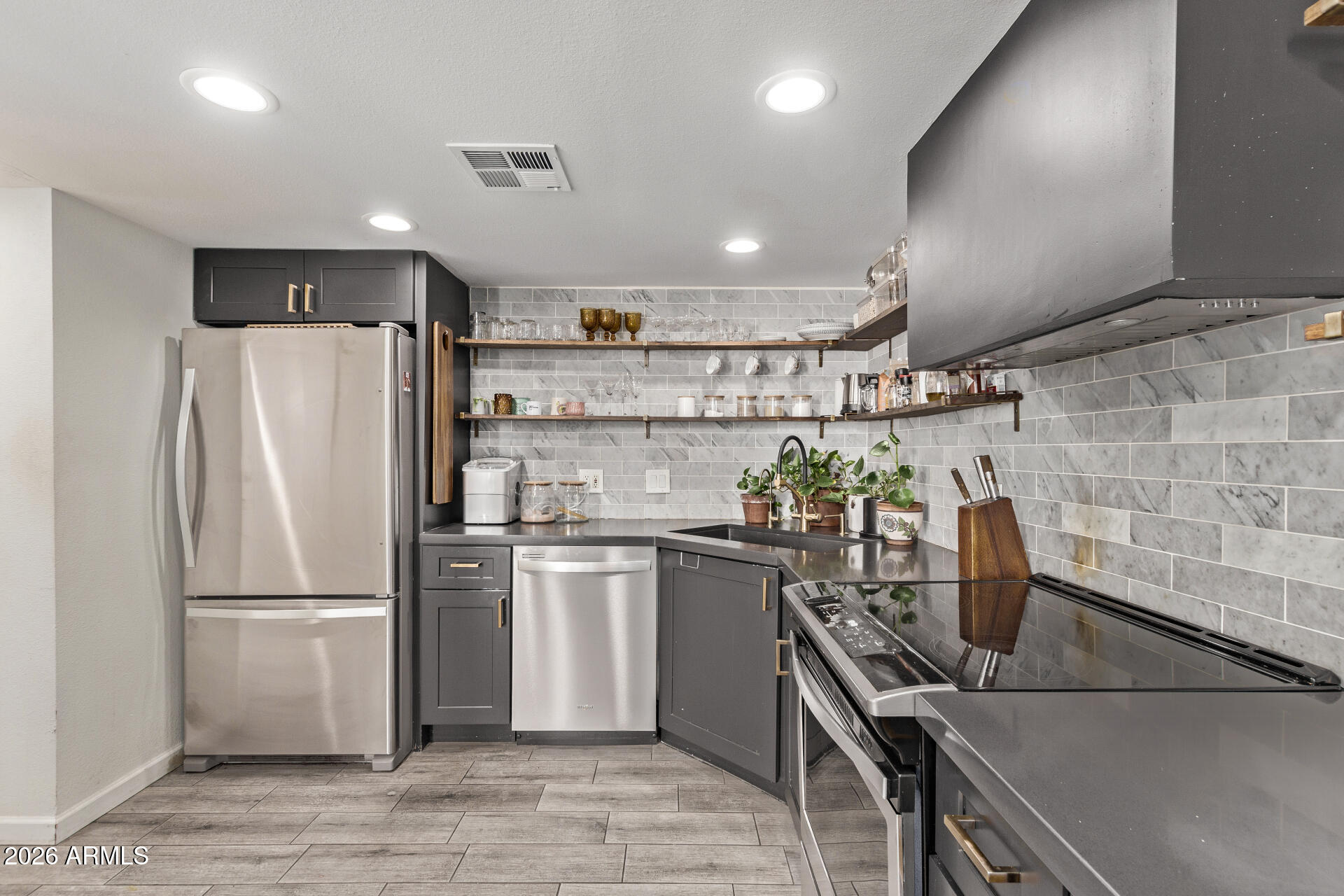 334 W MEDLOCK Drive D102