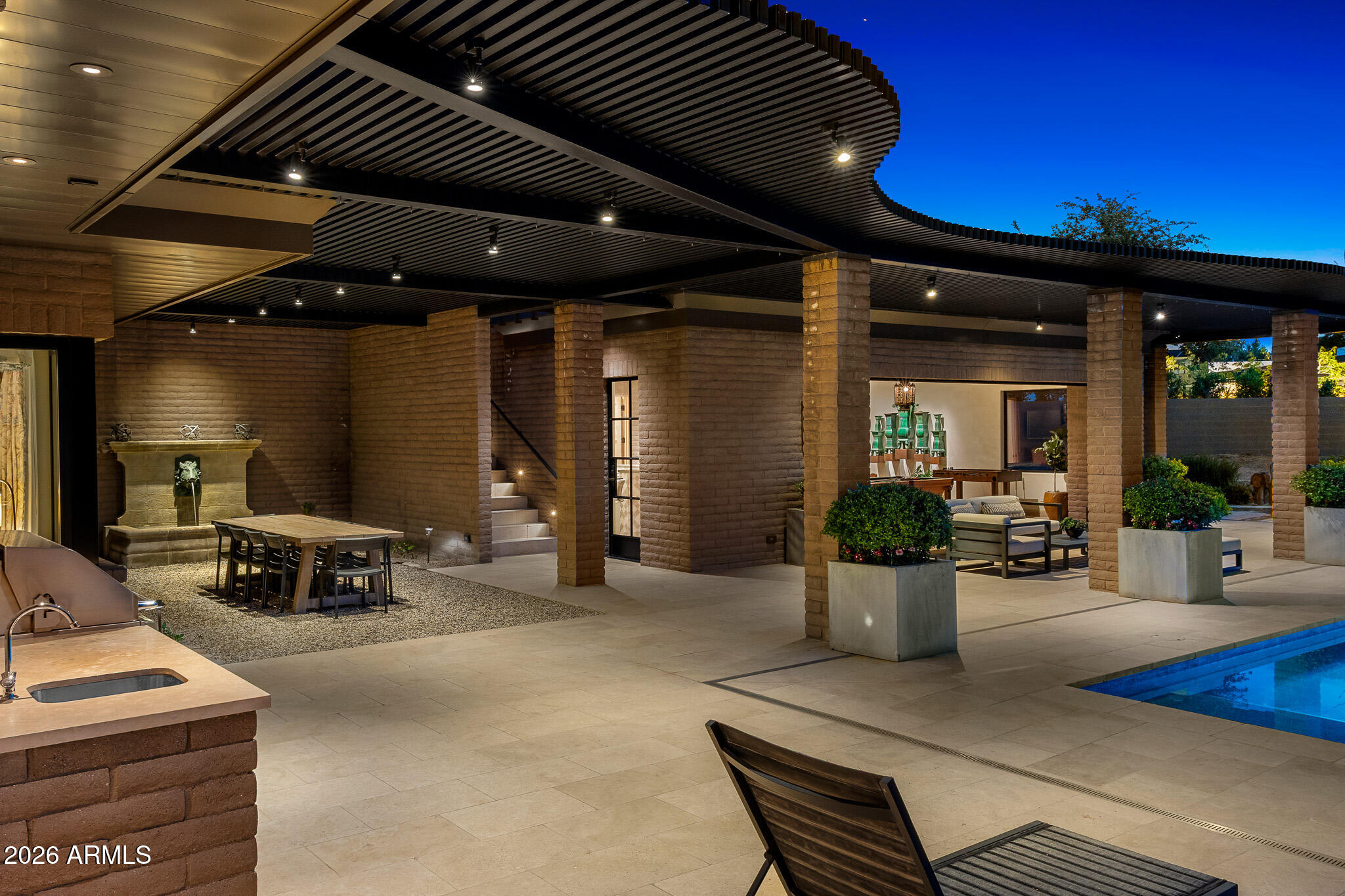 5721 N CASA BLANCA Drive