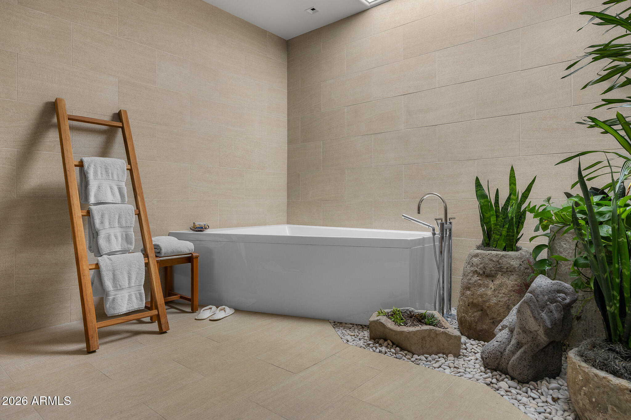 5721 N CASA BLANCA Drive