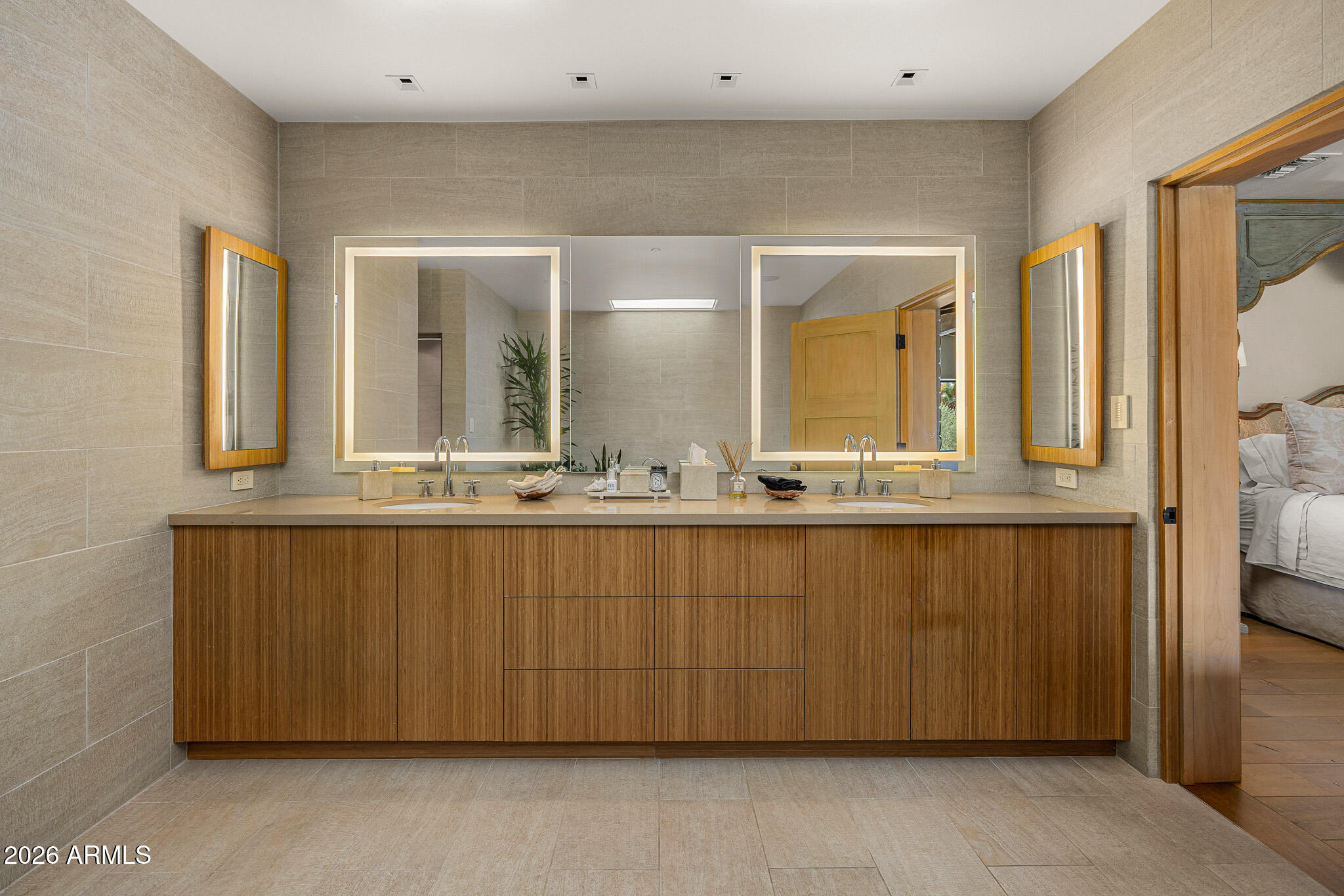 5721 N CASA BLANCA Drive