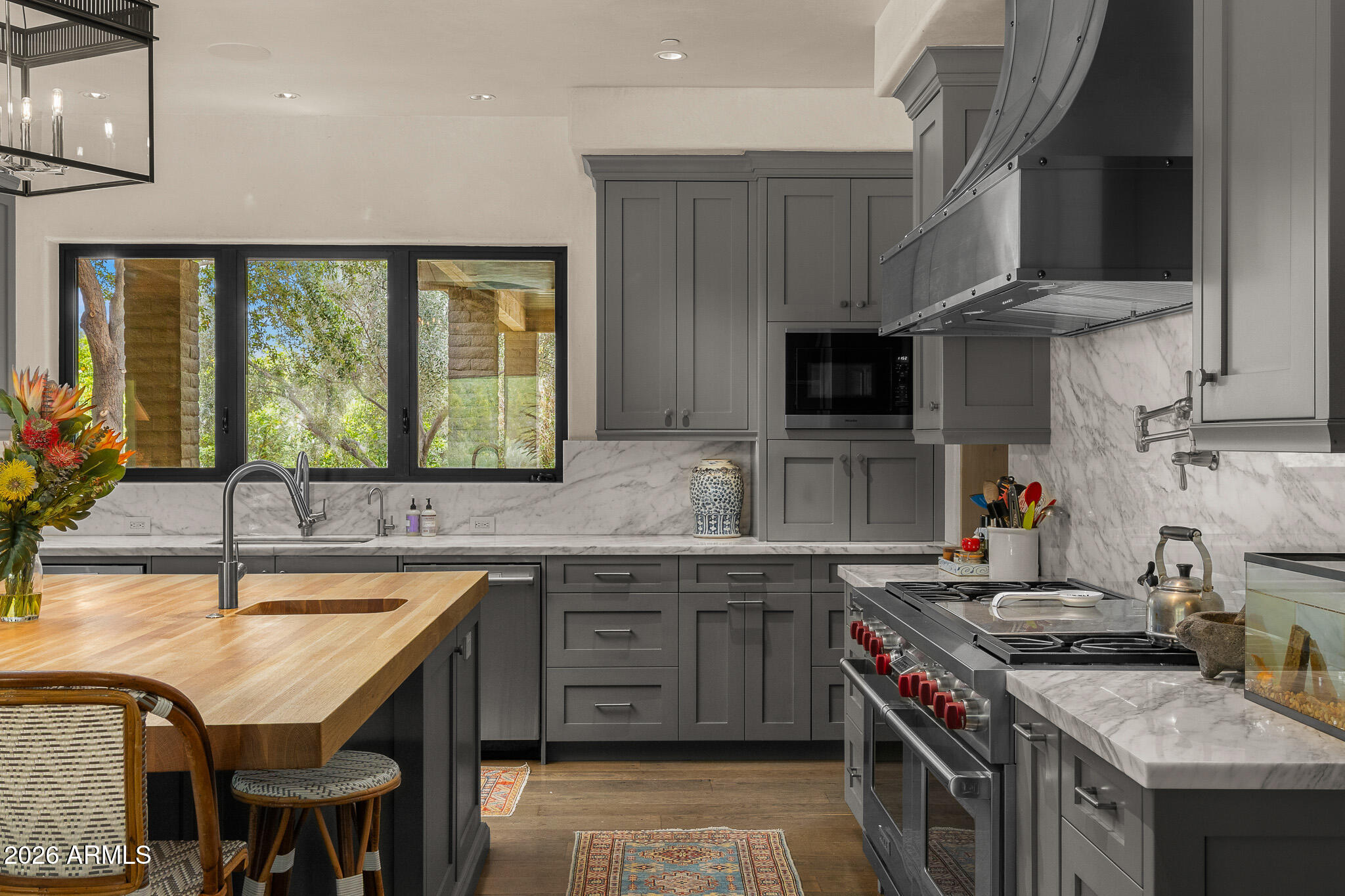 5721 N CASA BLANCA Drive