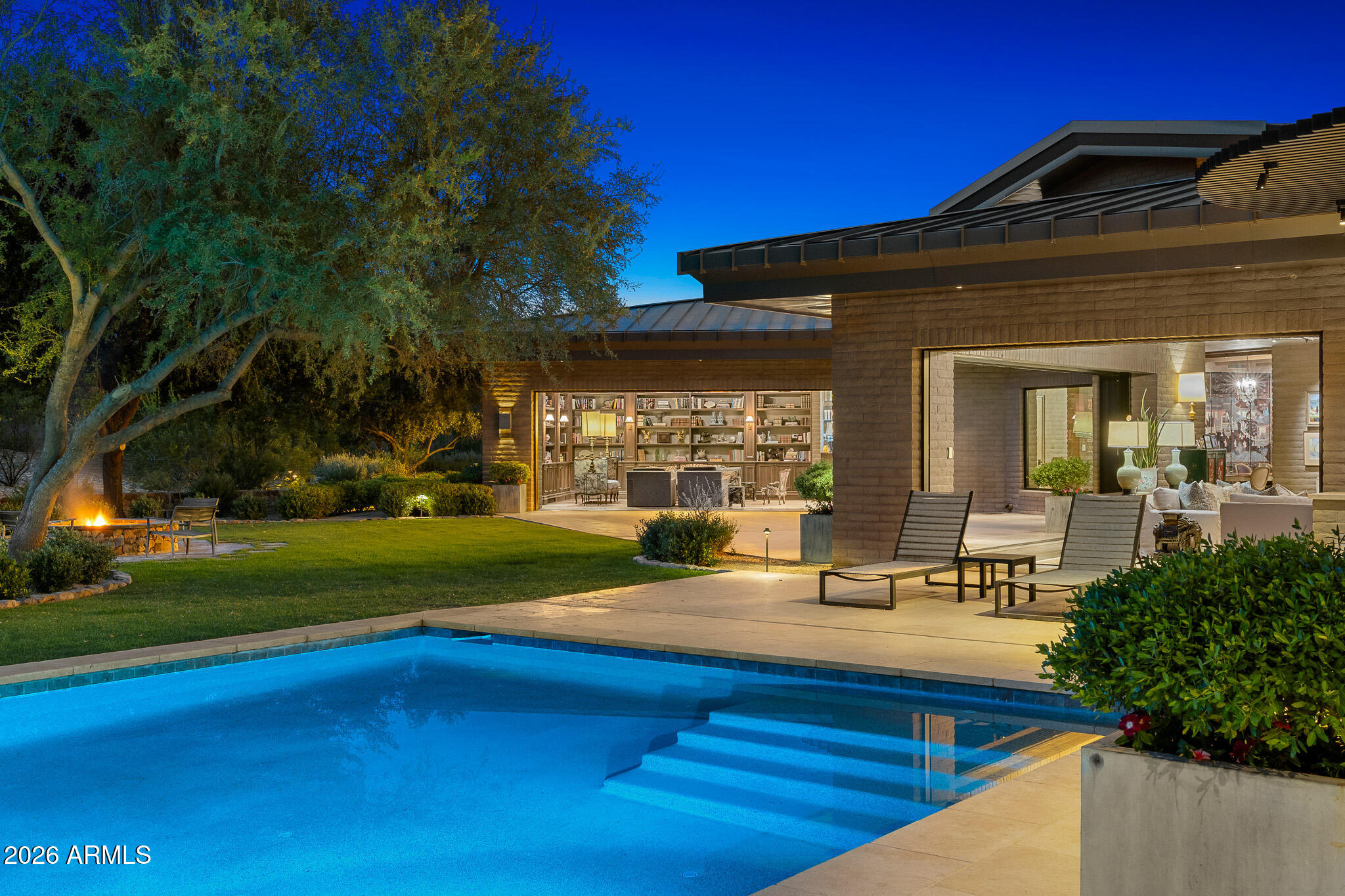 5721 N CASA BLANCA Drive