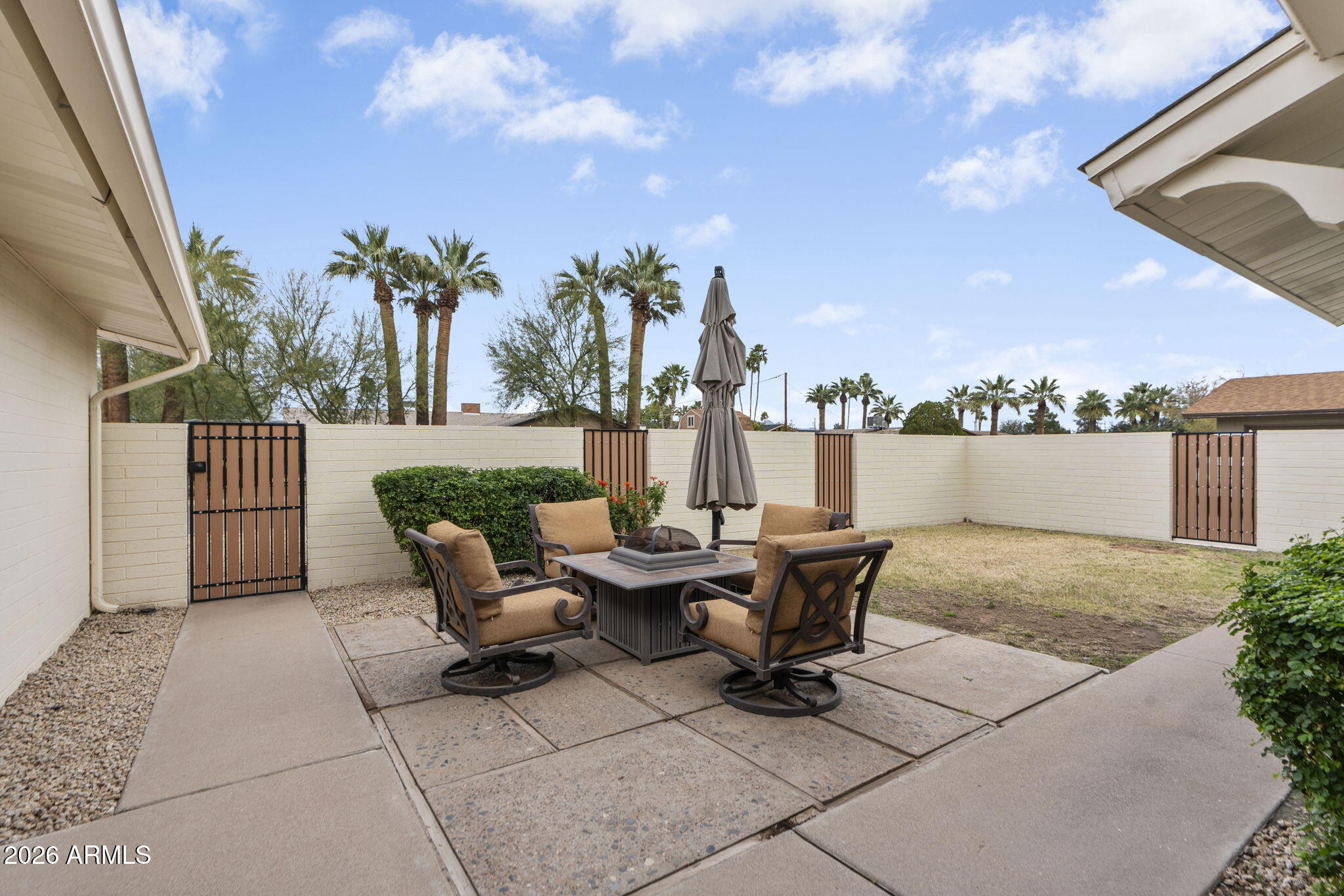 8619 E LINCOLN Drive