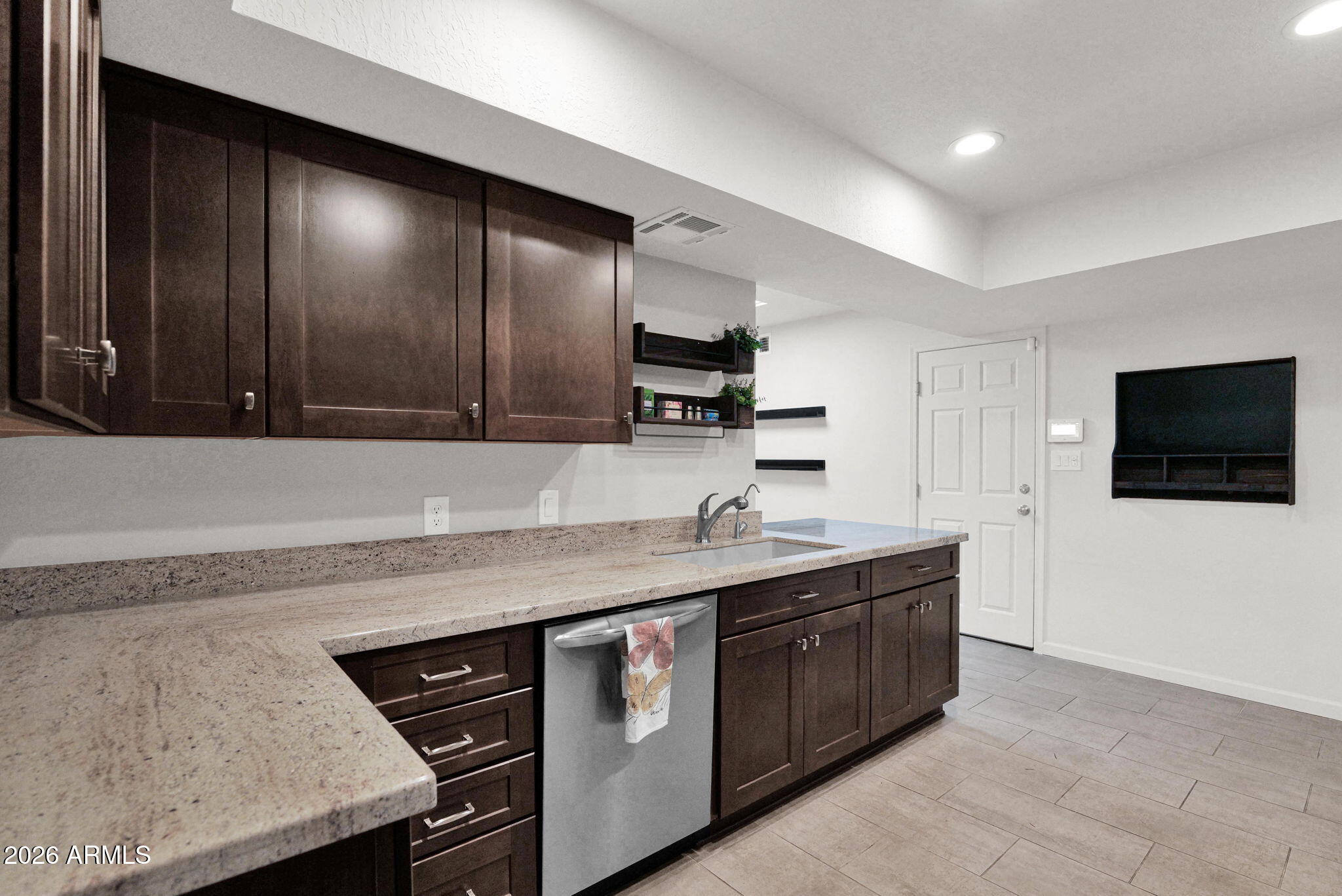 7621 E VISTA Drive