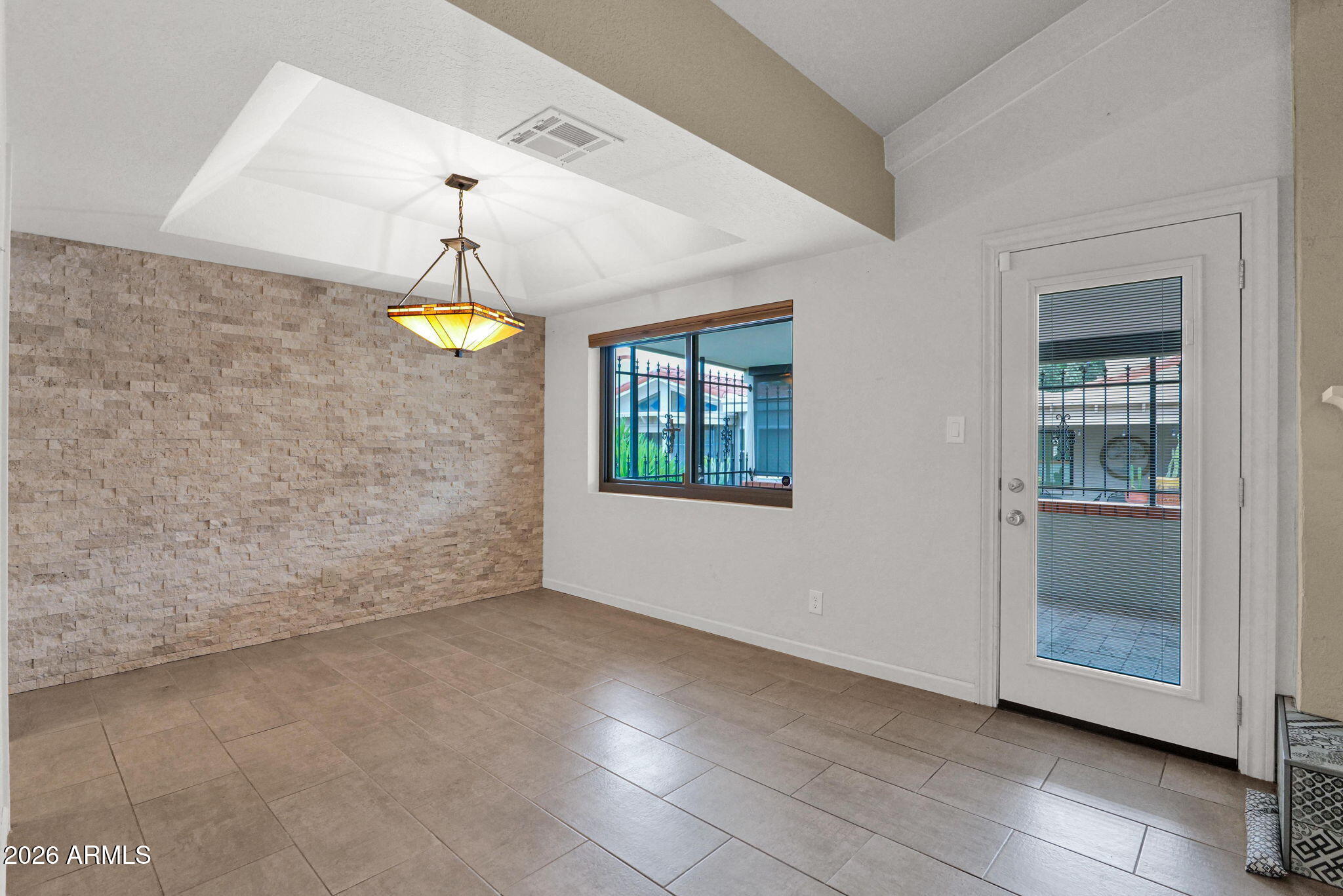 7621 E VISTA Drive