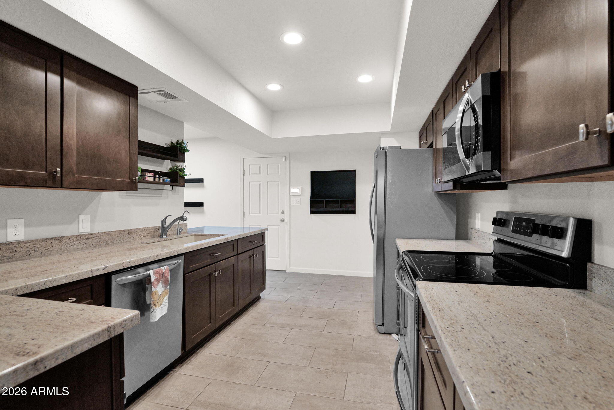 7621 E VISTA Drive