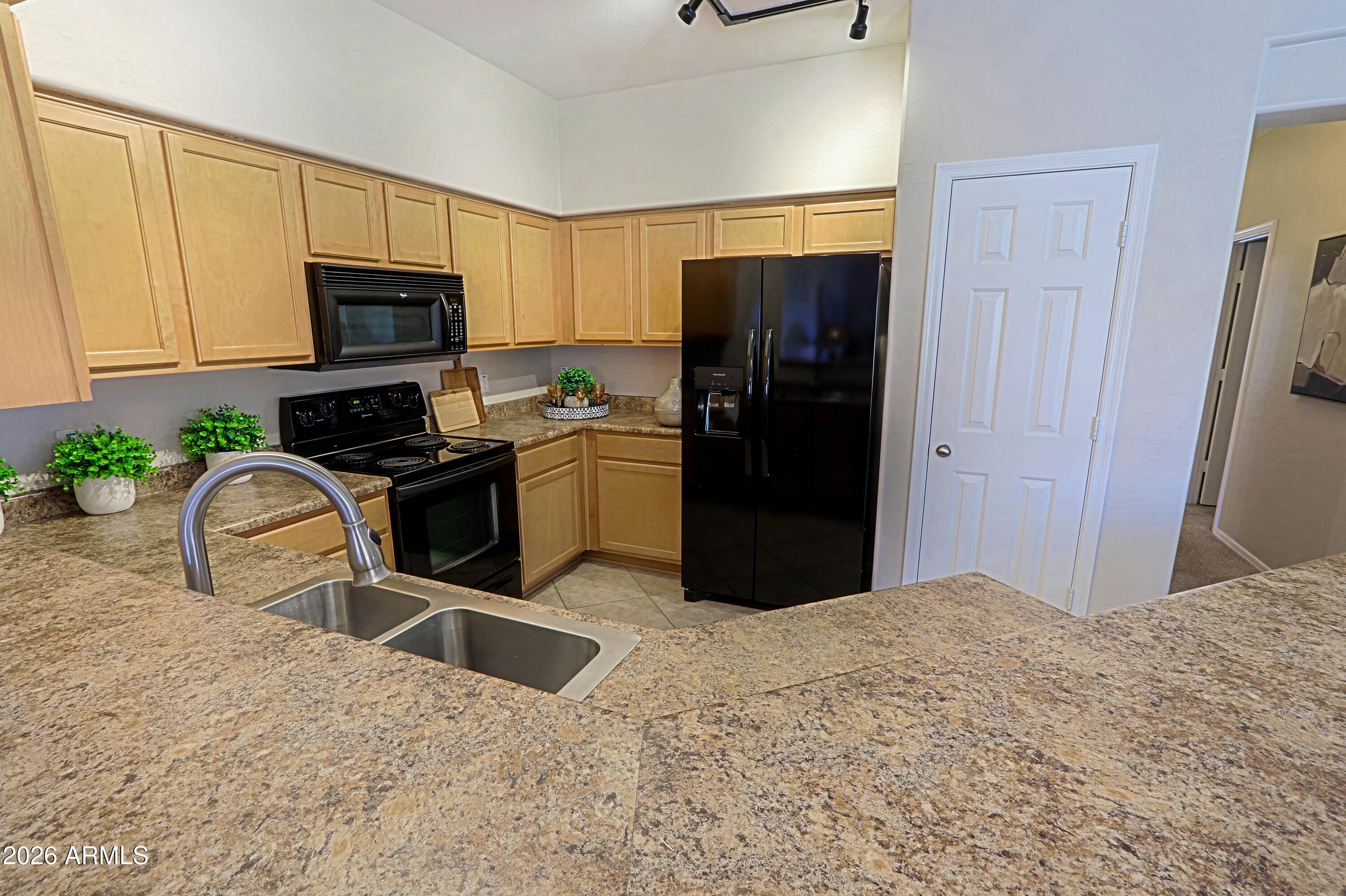 525 N MILLER Road 207