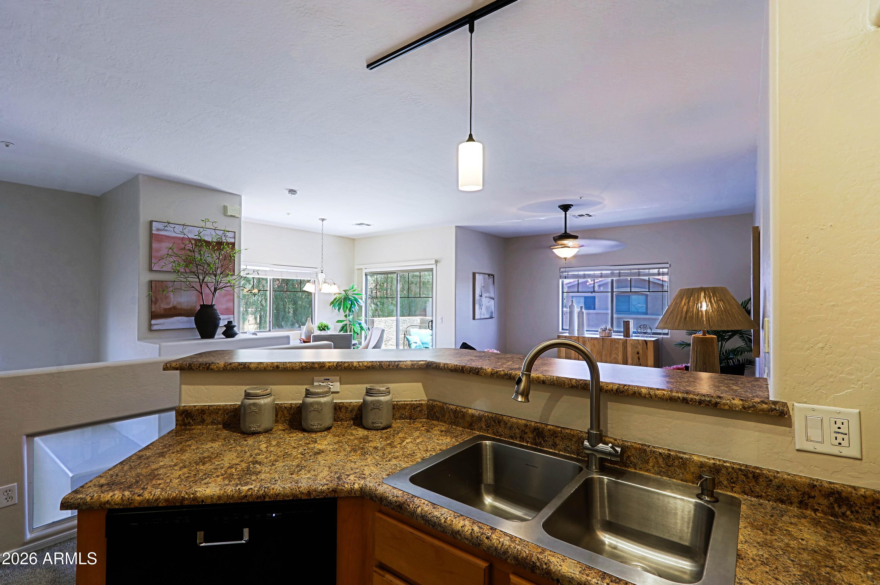 525 N MILLER Road 207