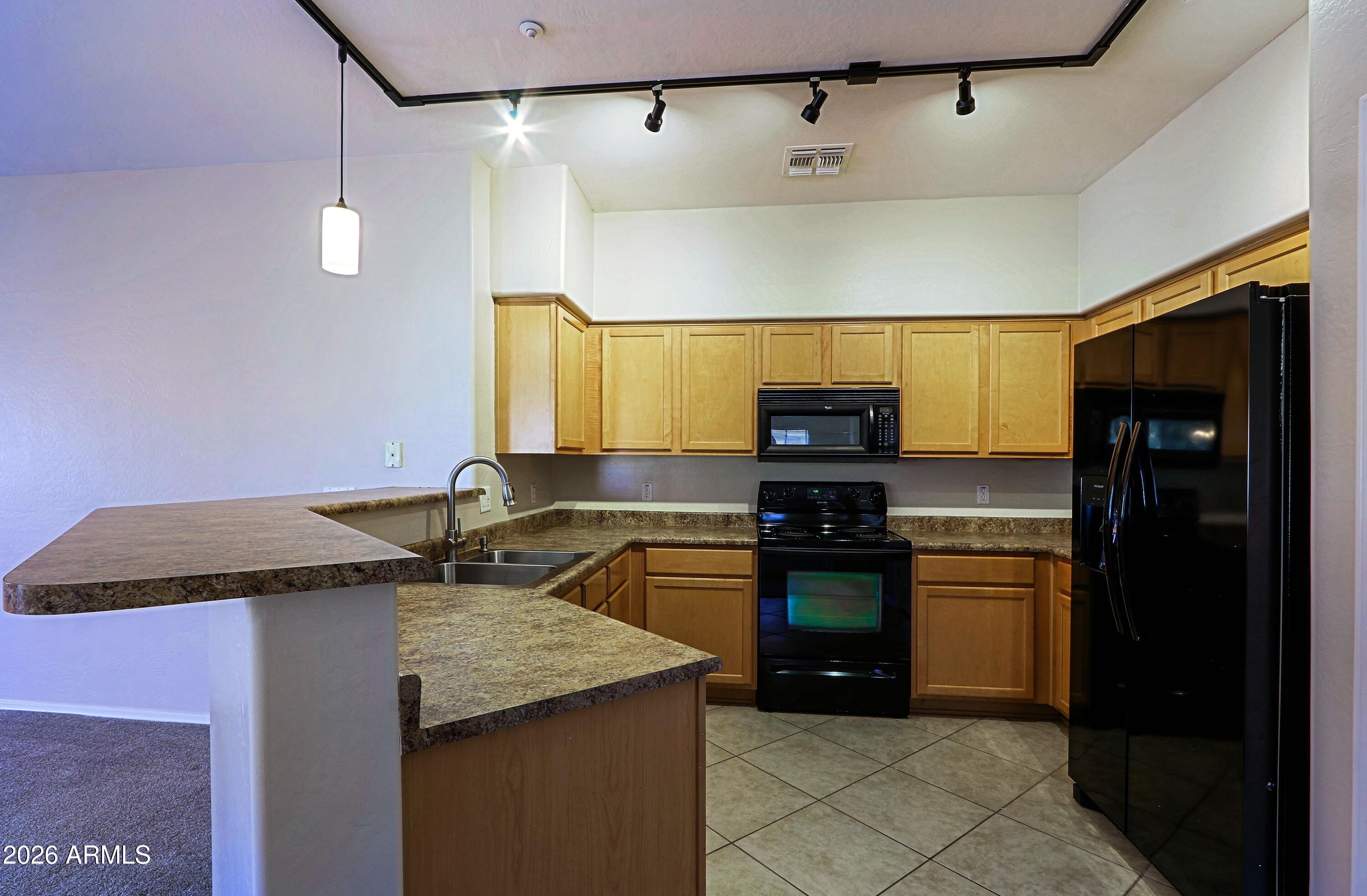 525 N MILLER Road 207
