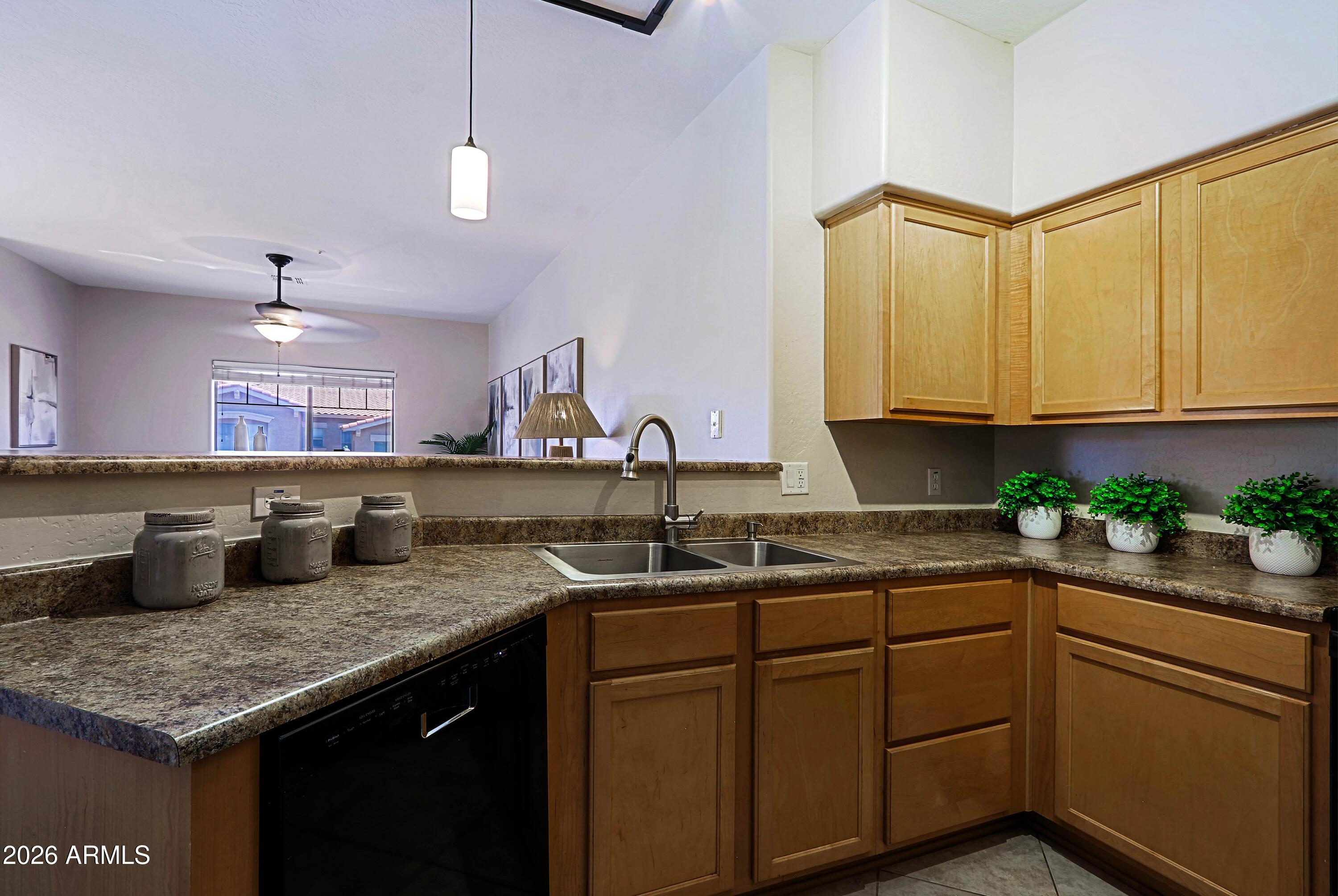525 N MILLER Road 207