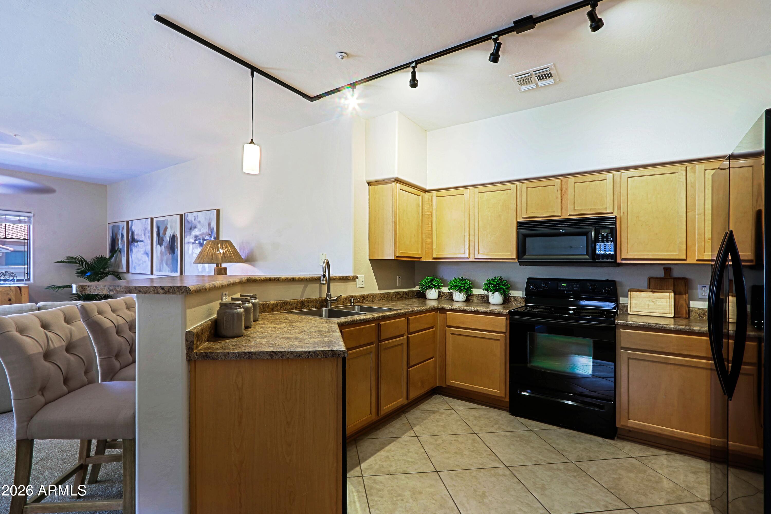 525 N MILLER Road 207