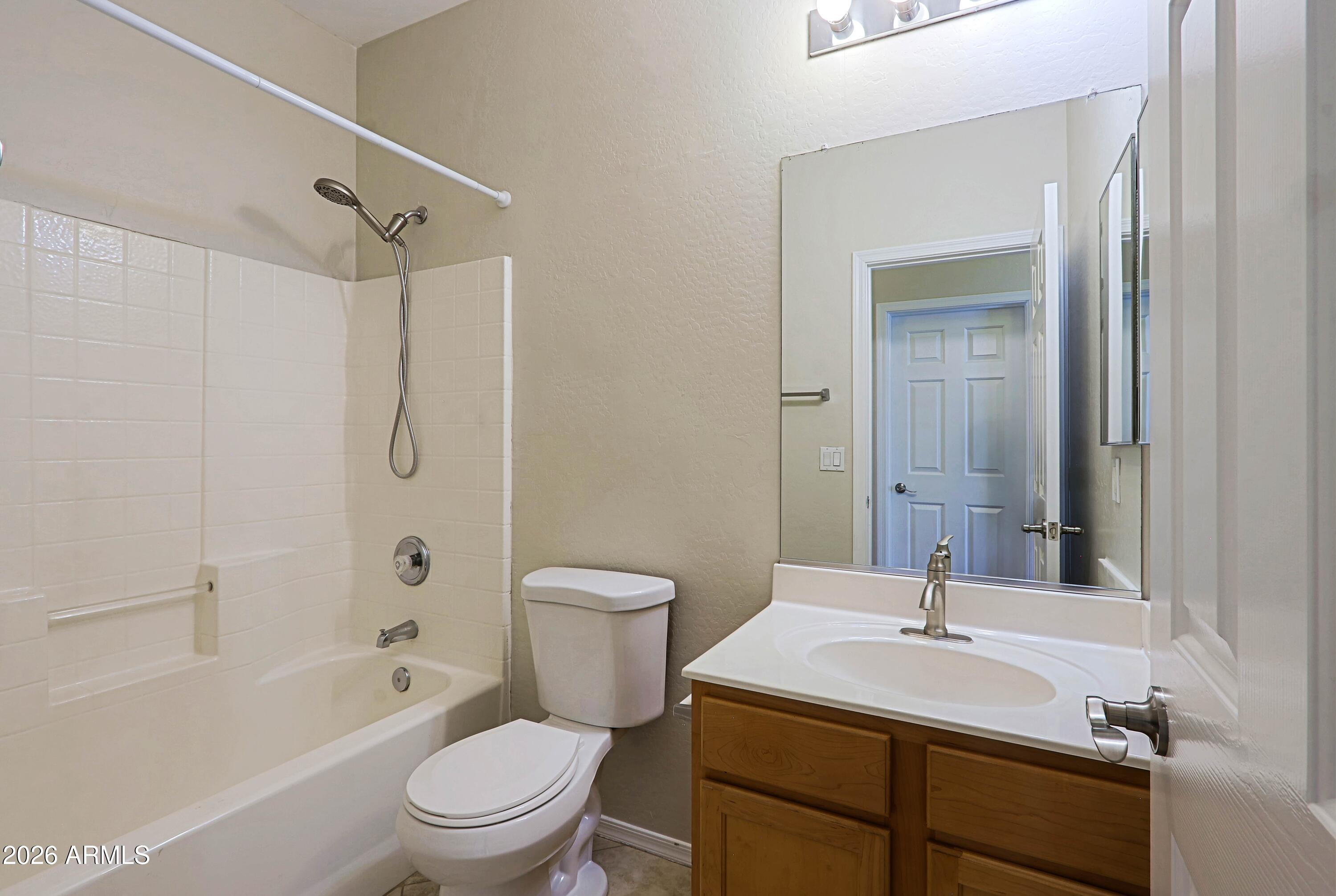 525 N MILLER Road 207