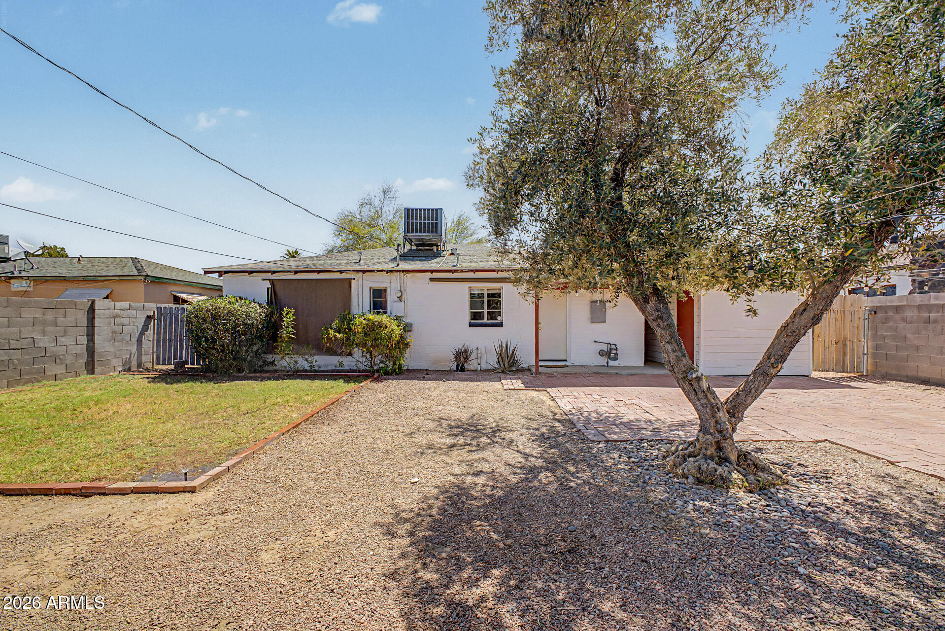 4238 N 10th Place