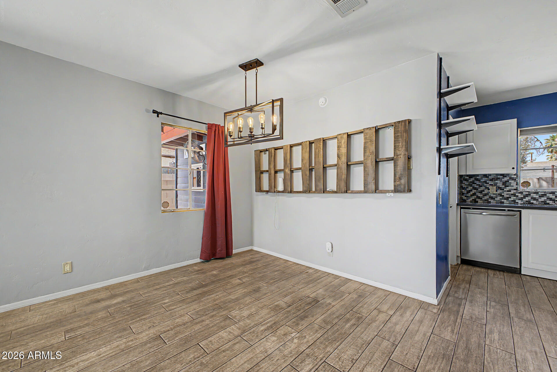 4238 N 10th Place