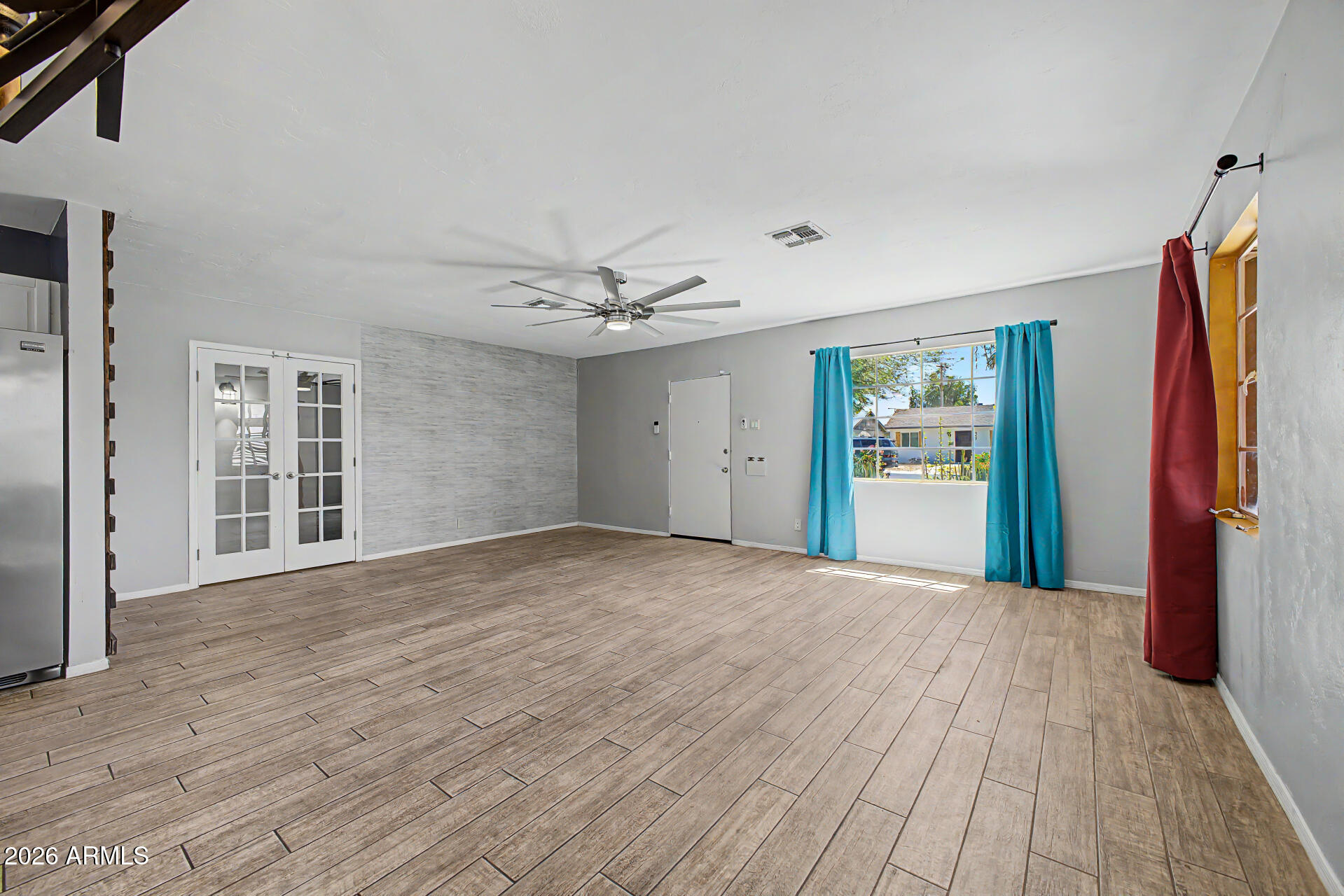 4238 N 10th Place