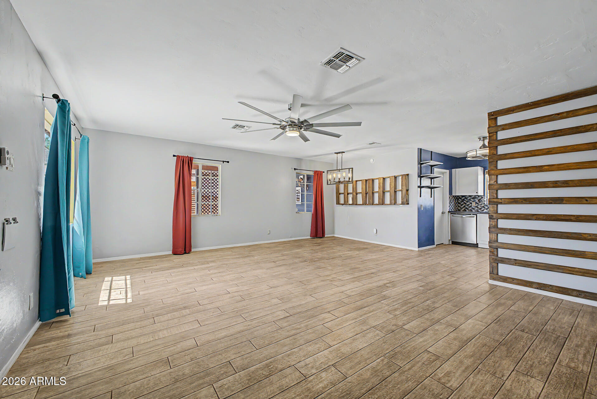4238 N 10th Place