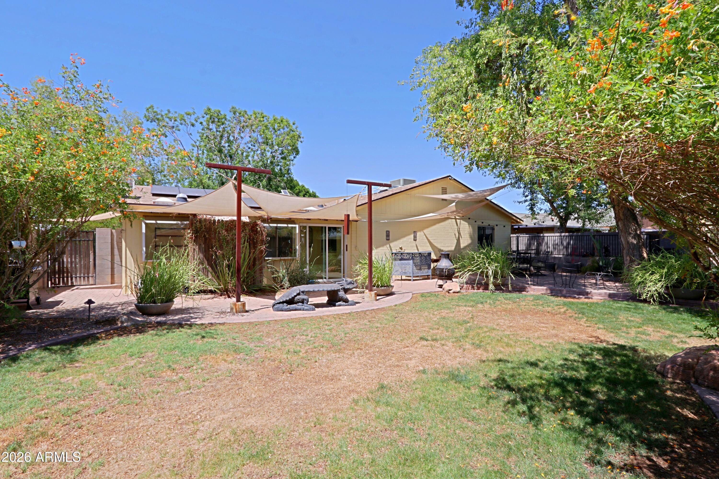 703 E AUBURN Drive