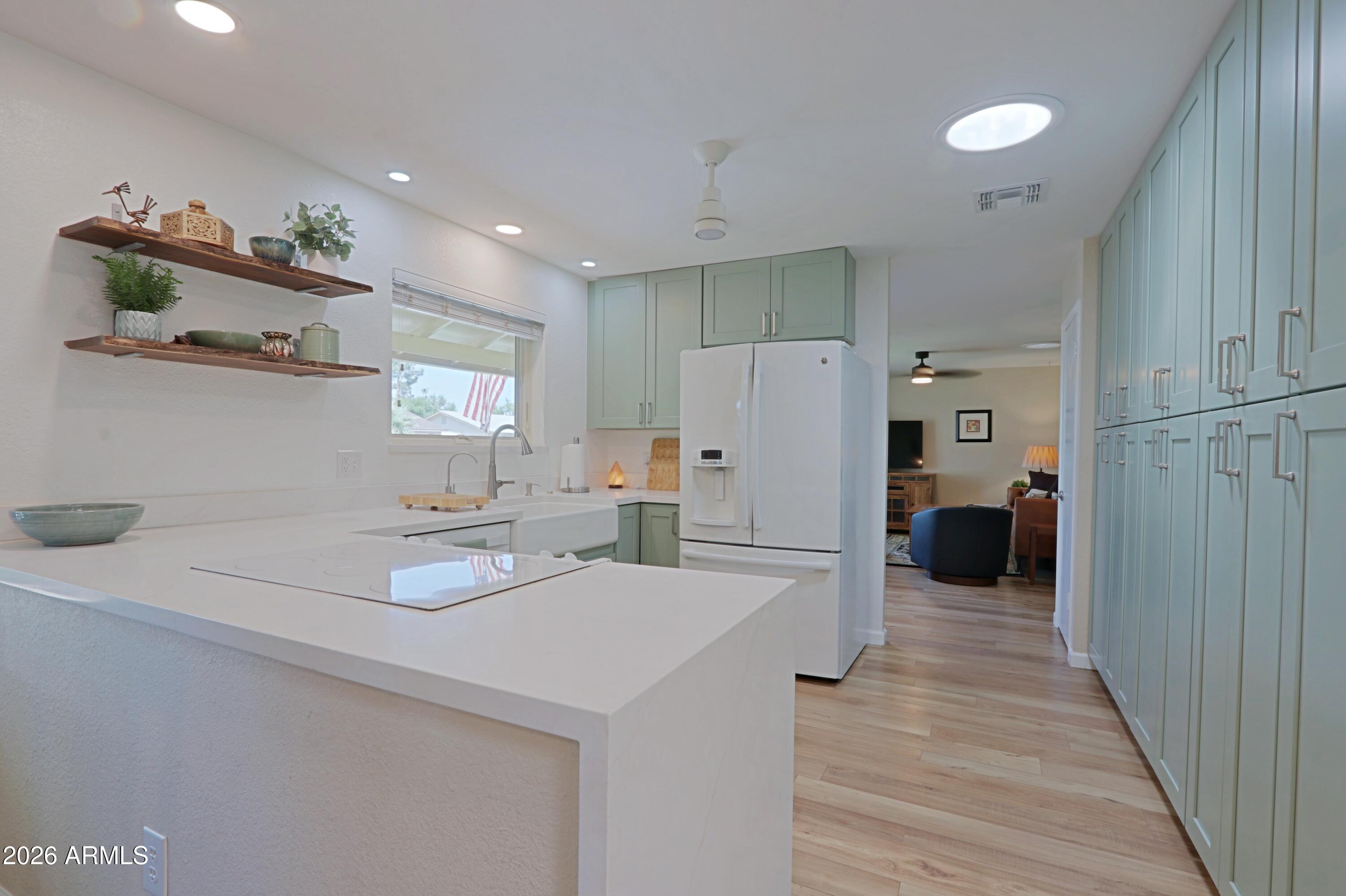 703 E AUBURN Drive