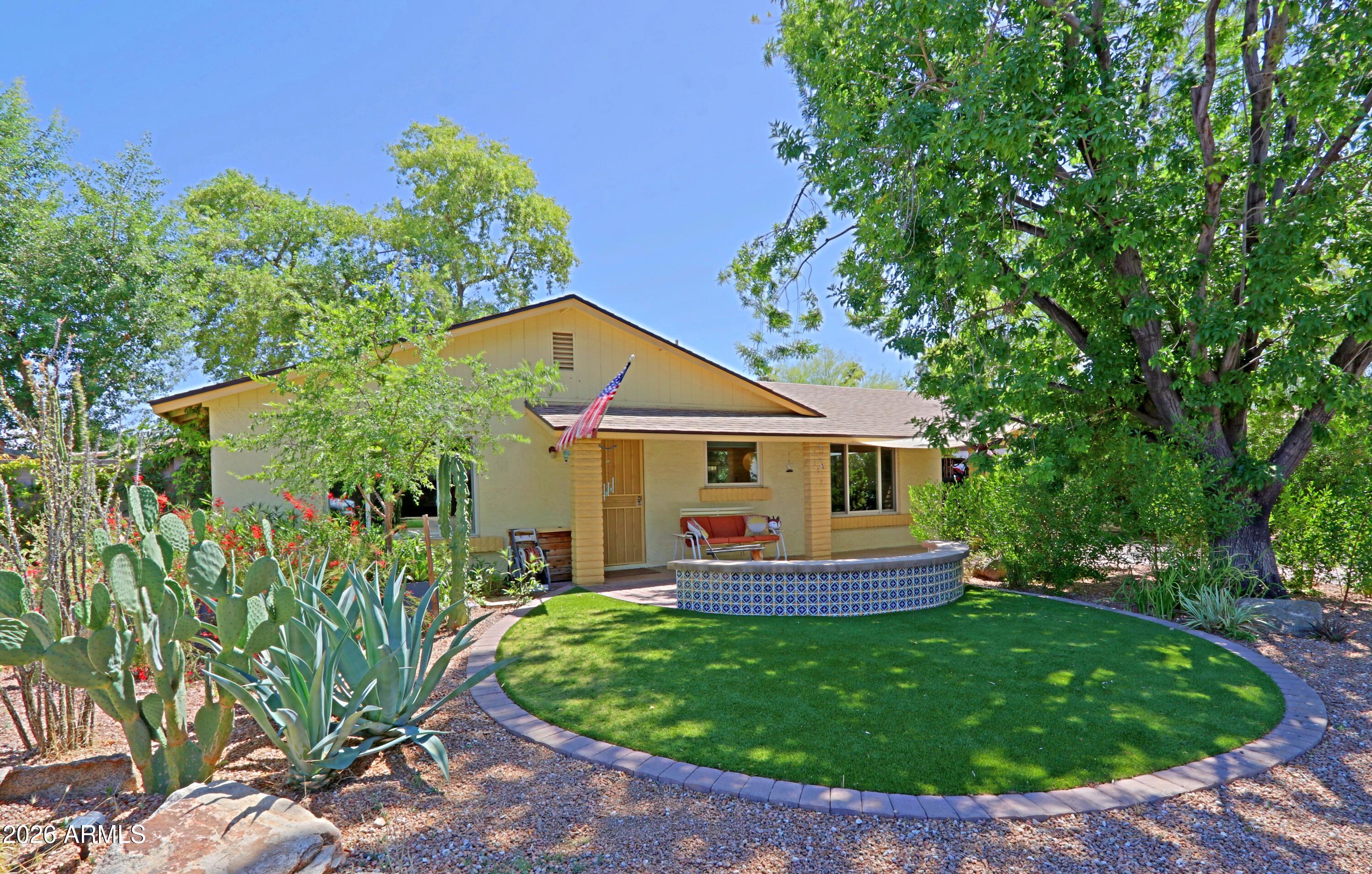 703 E AUBURN Drive