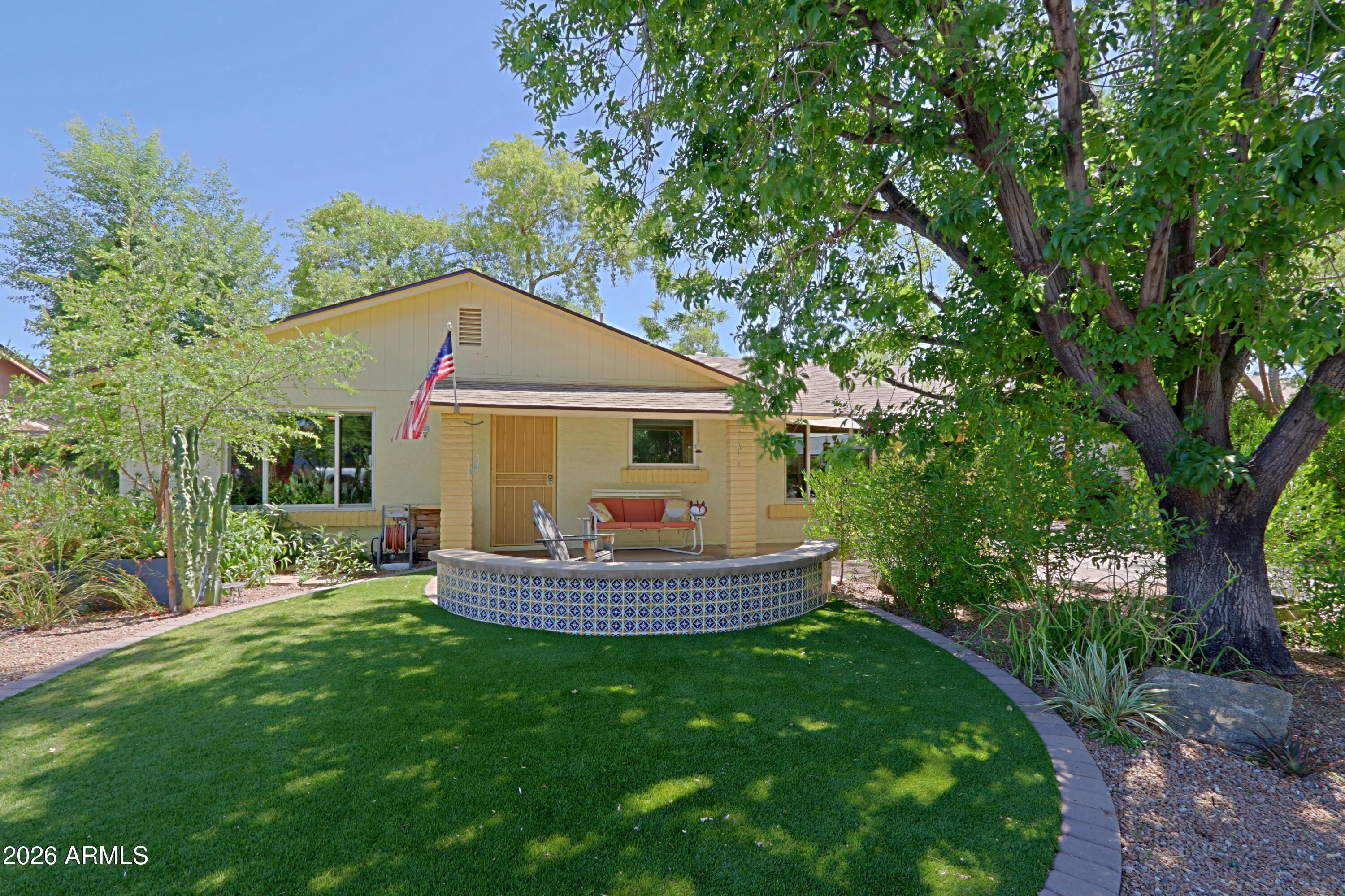703 E AUBURN Drive