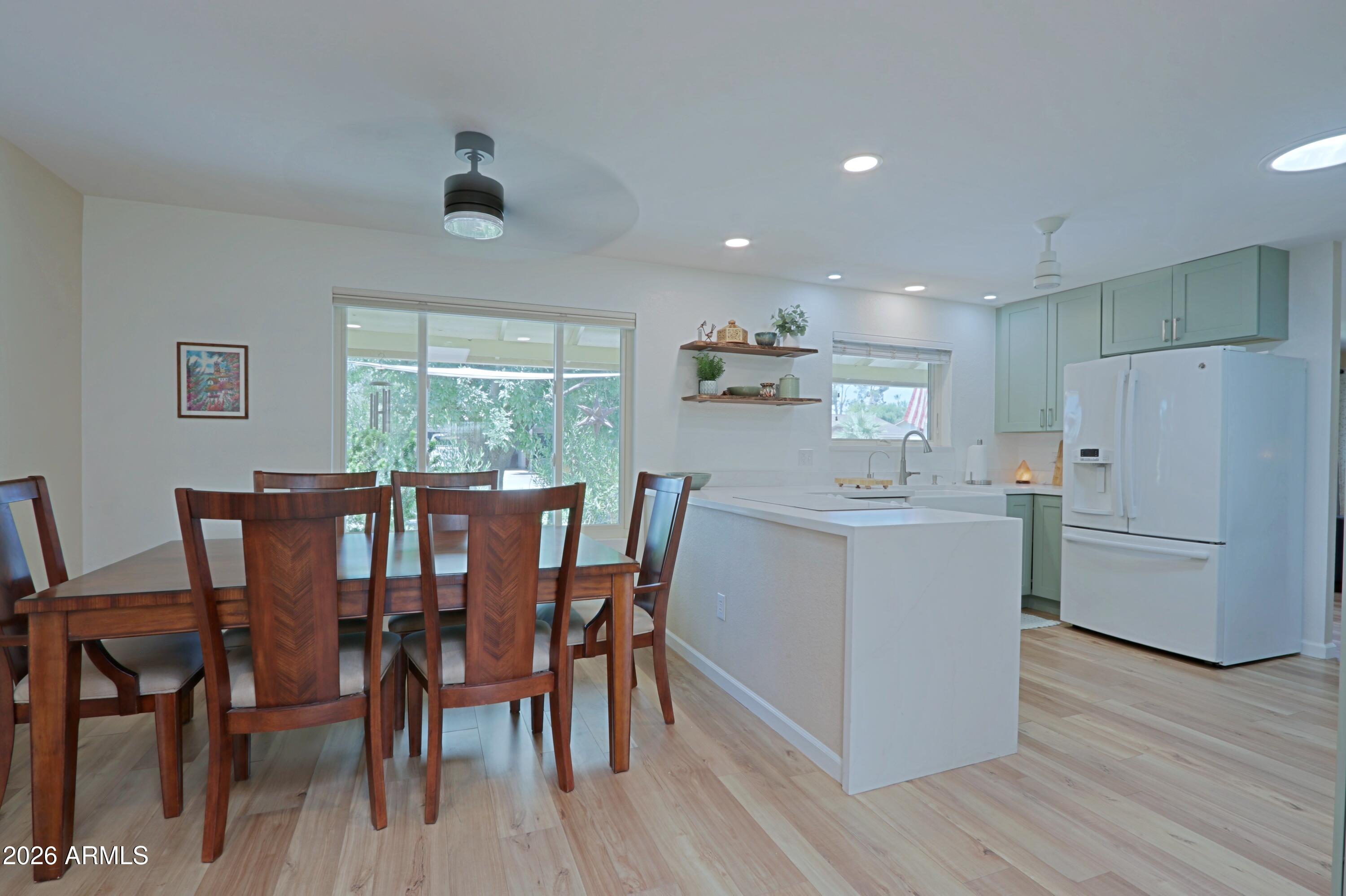703 E AUBURN Drive