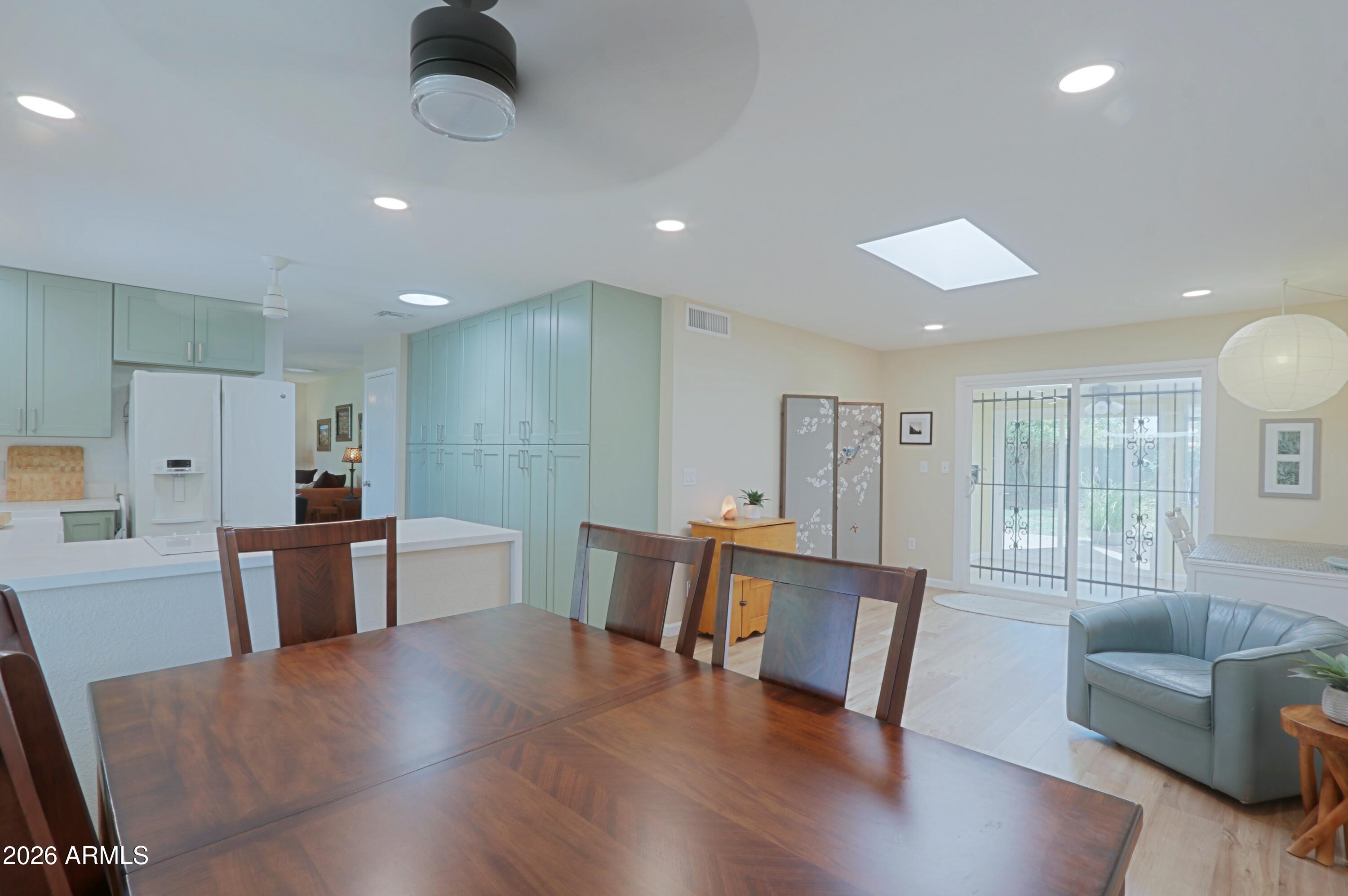 703 E AUBURN Drive