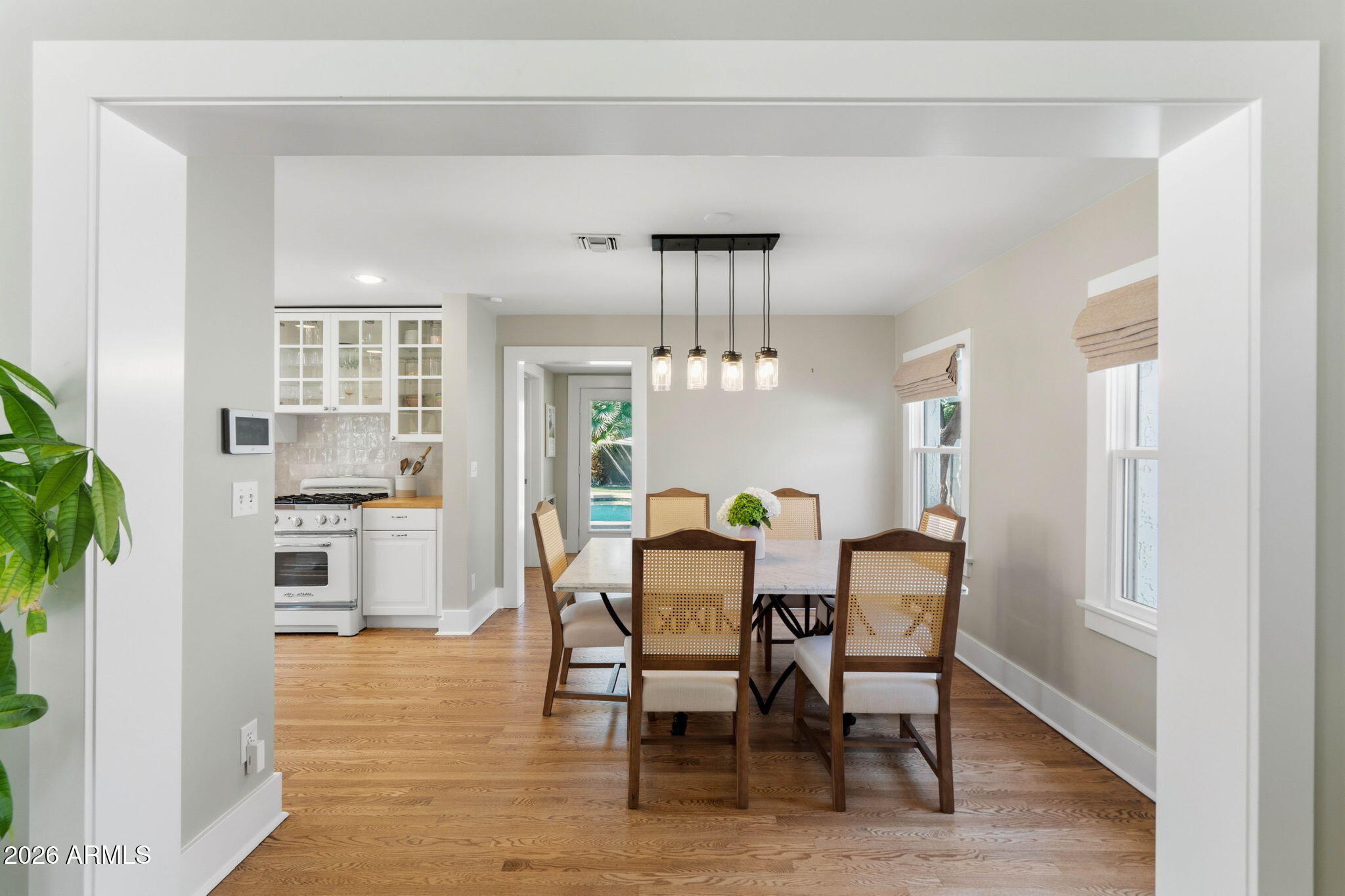 84 W LEWIS Avenue