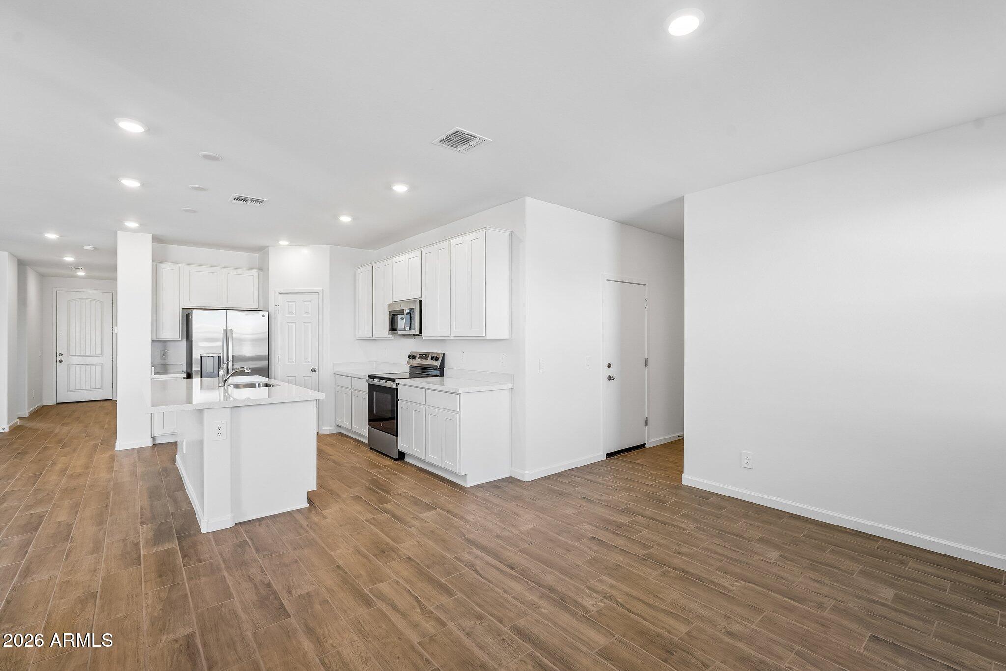 9644 W TAMARISK Avenue
