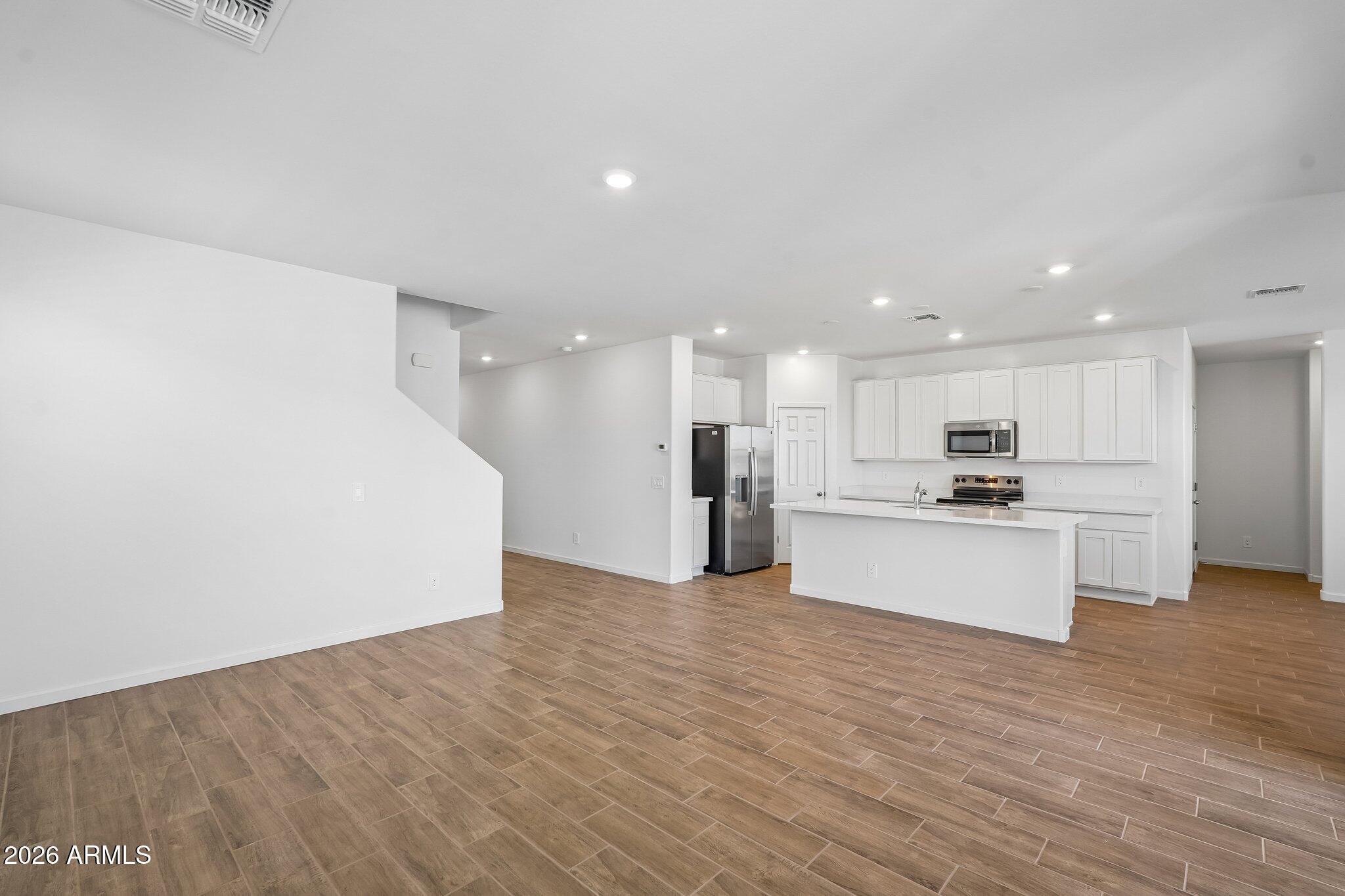9644 W TAMARISK Avenue