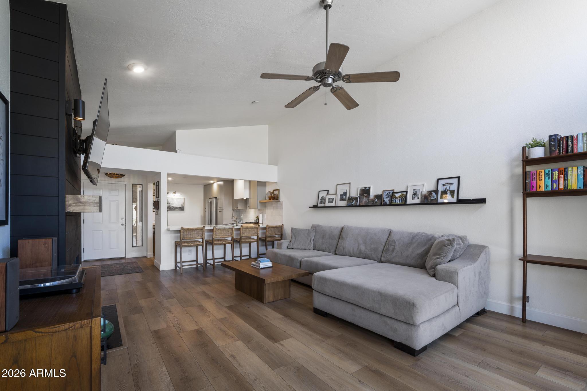 1220 E BLUEBELL Lane