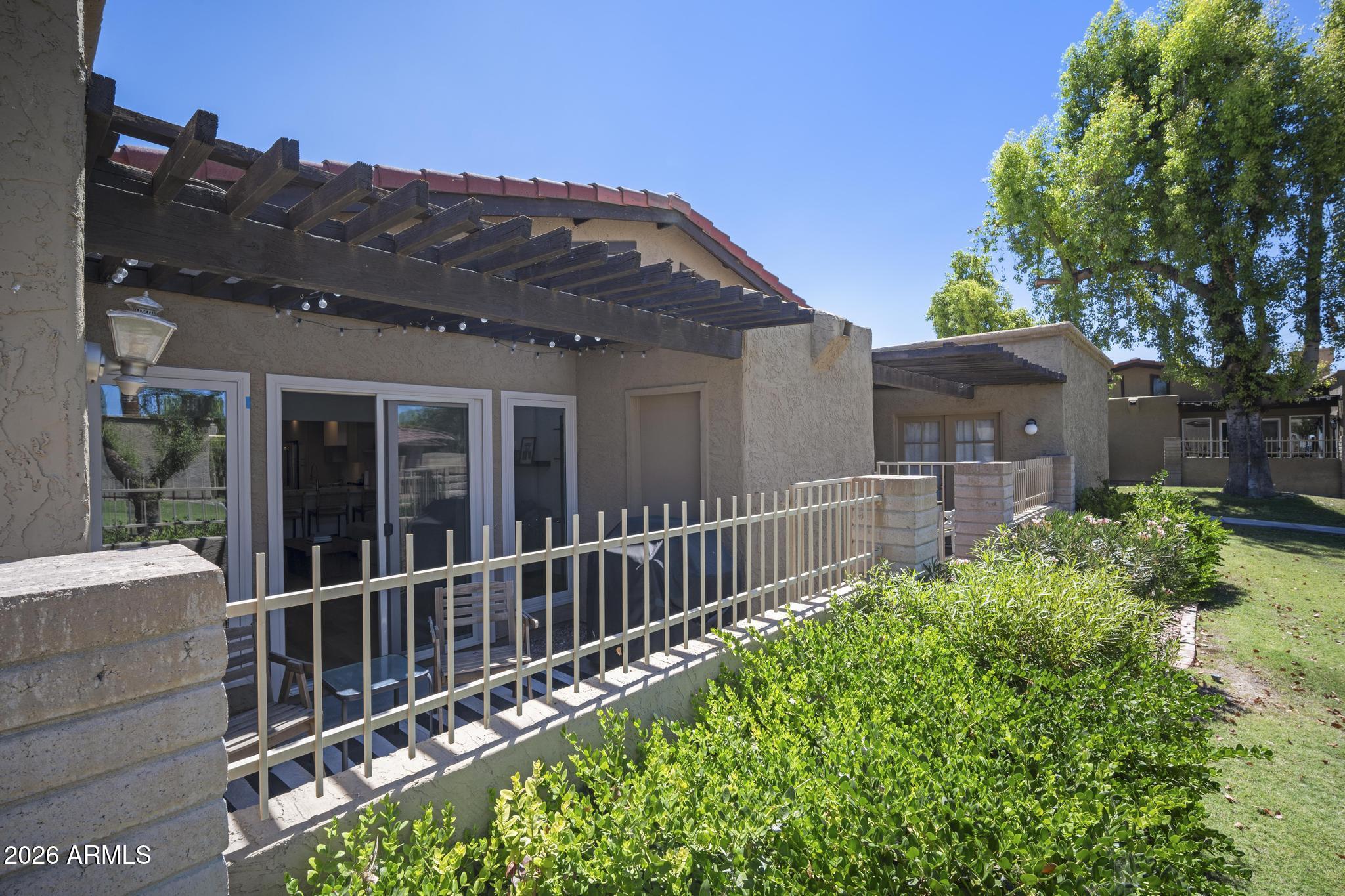 1220 E BLUEBELL Lane