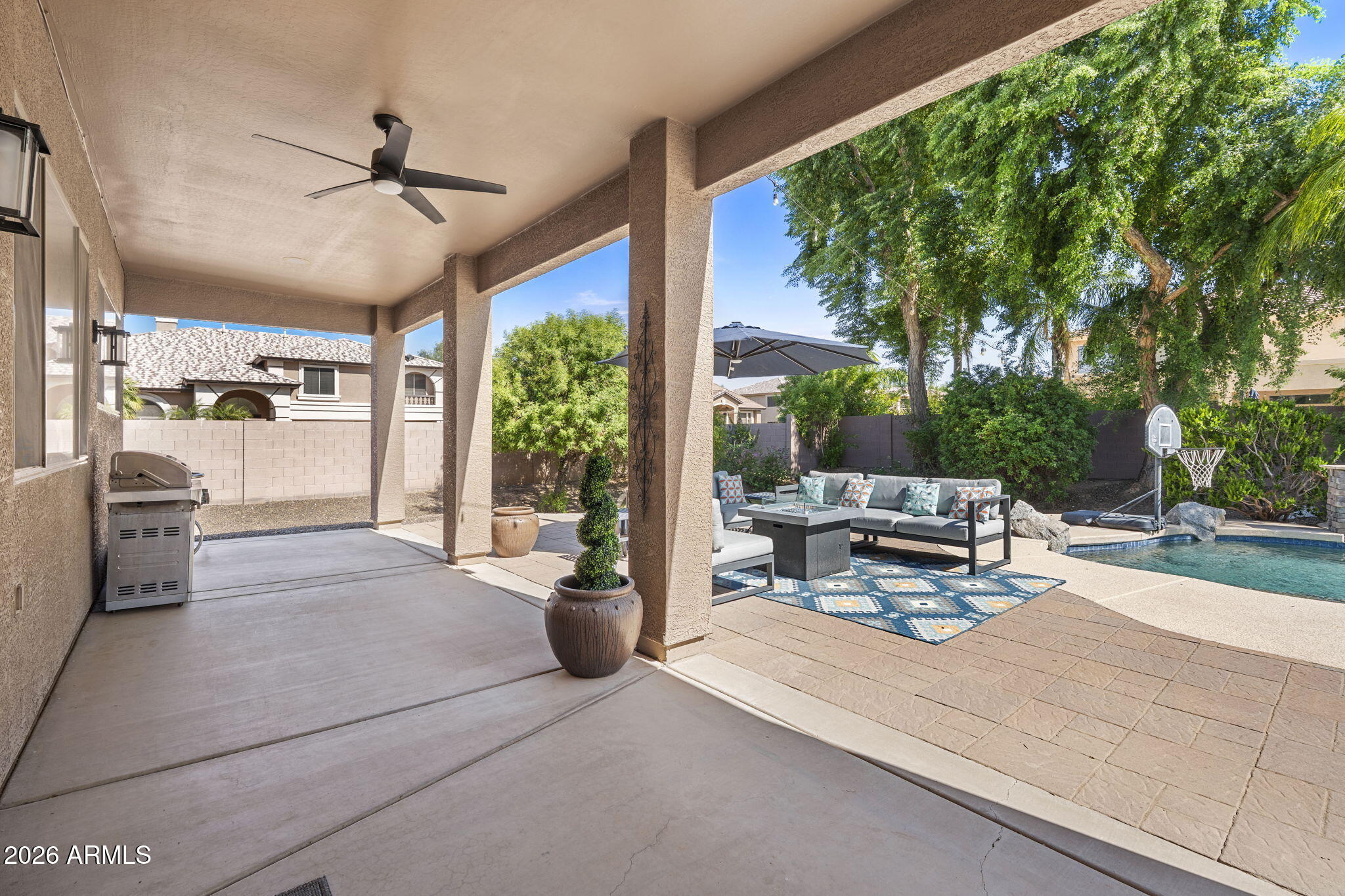 1711 E HORSESHOE Drive