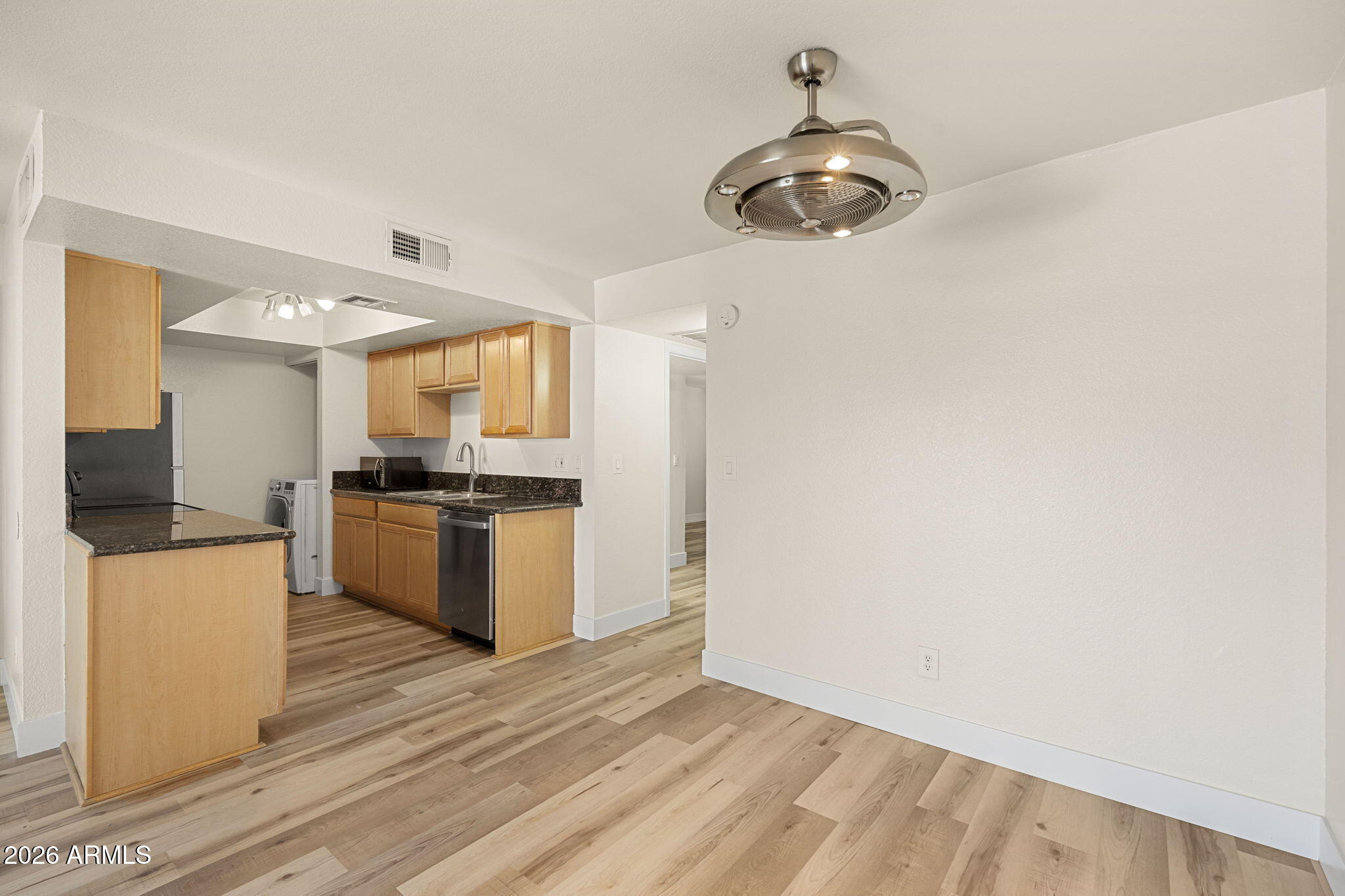 740 W ELM Street 207