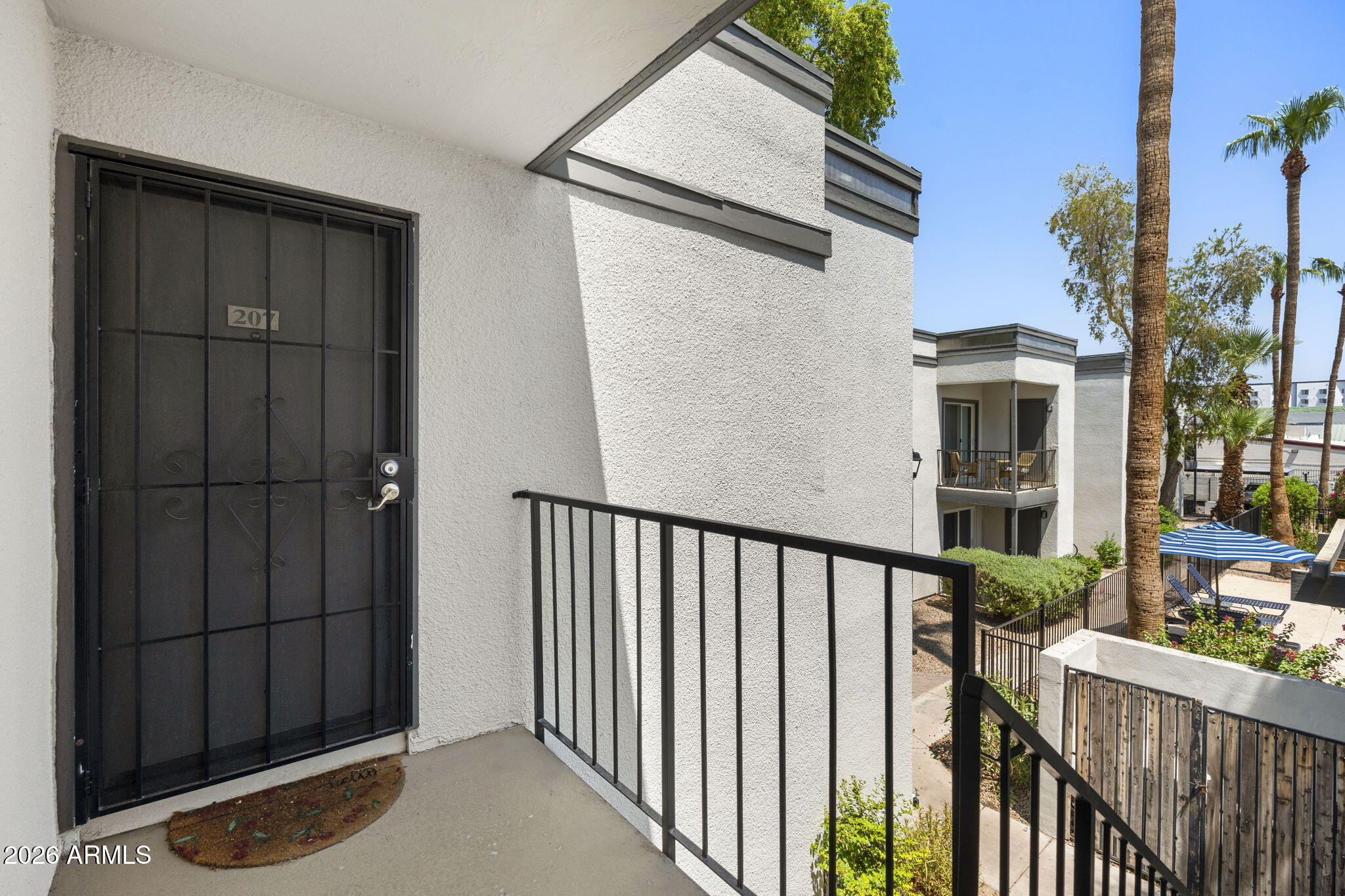 740 W ELM Street 207