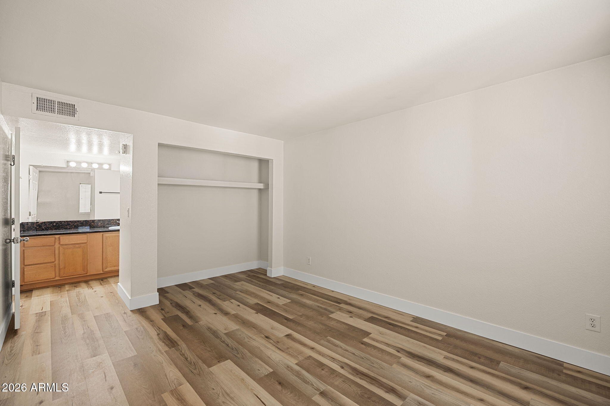 740 W ELM Street 207