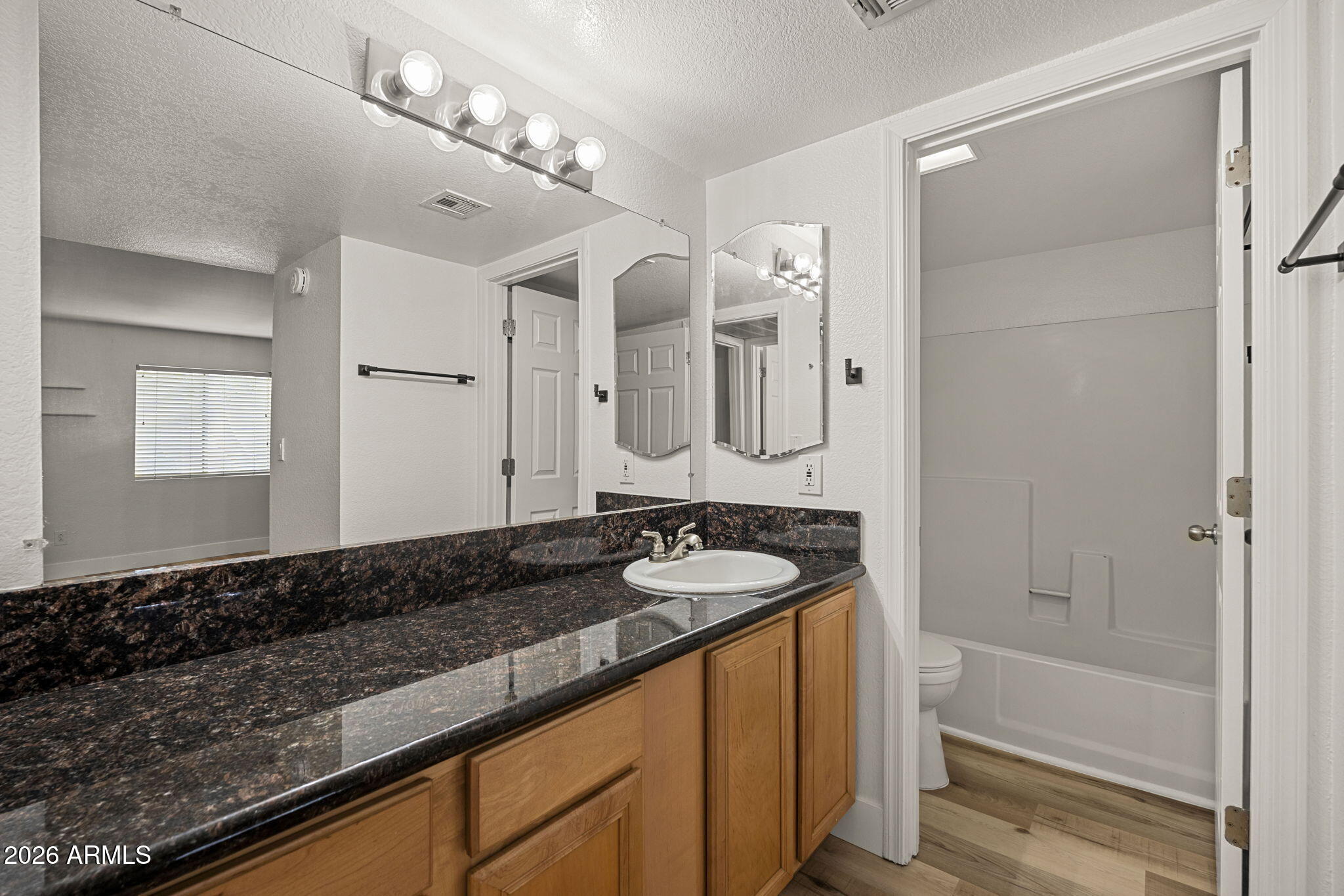 740 W ELM Street 207