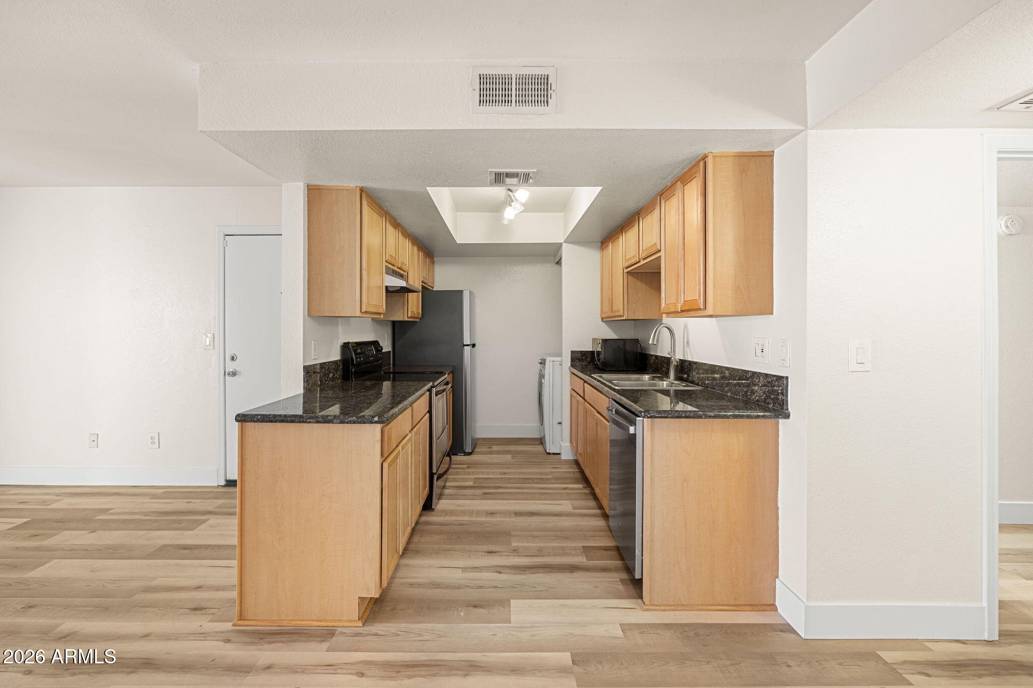 740 W ELM Street 207